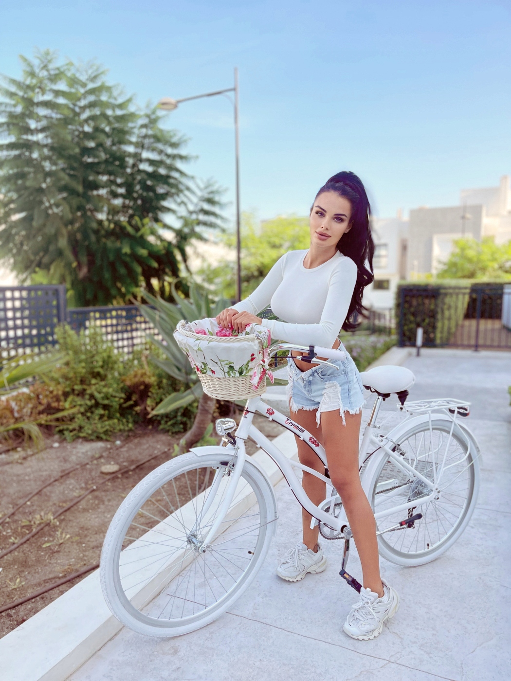 PIĘKNY ALUMINIOWY LEKKI ROWER DAMSKI 28 SHIMANO 7bieg miejski beach cruiser Rozmiar ramy 18 cali