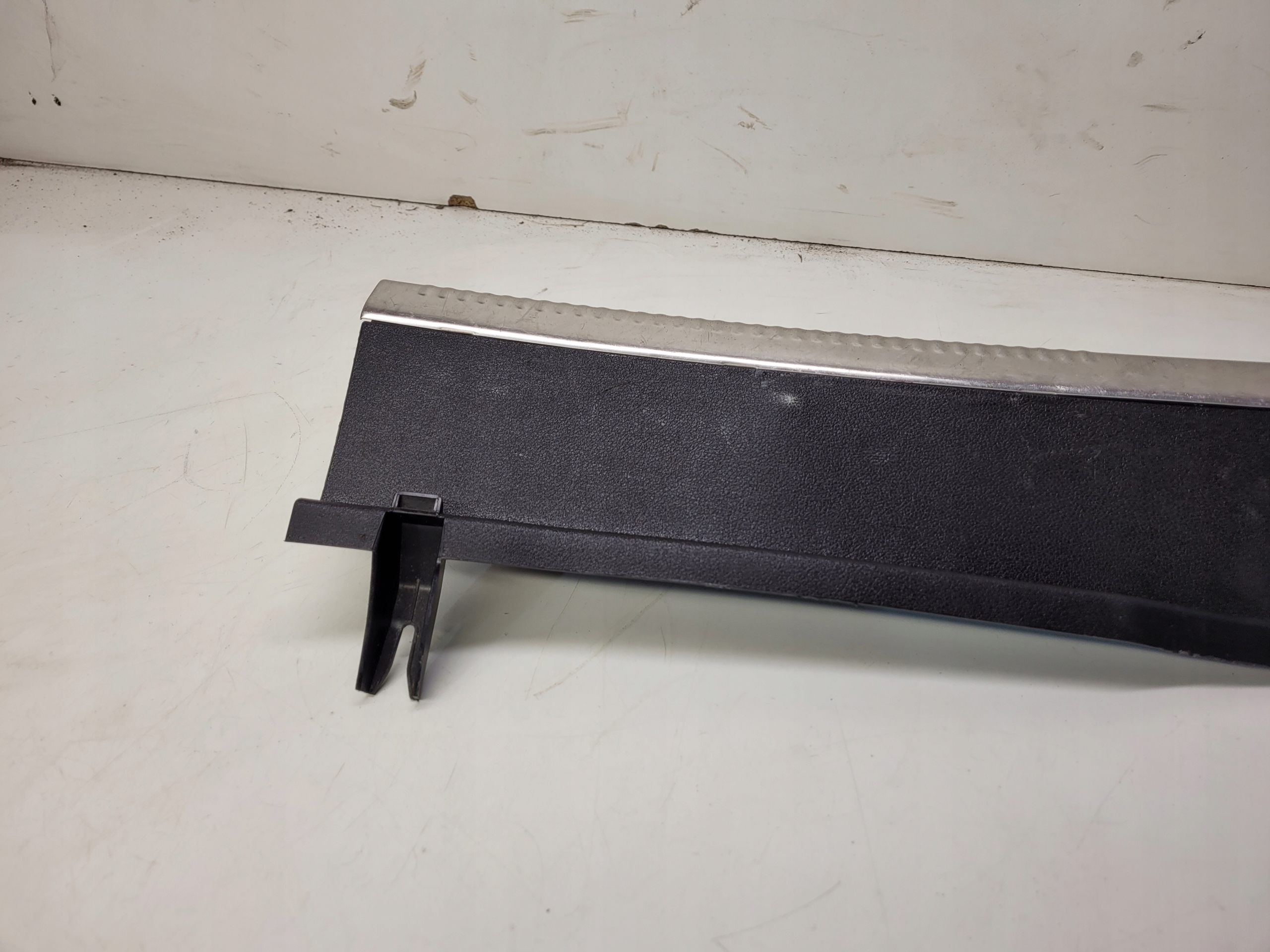cover of the threshold boot AUDI A7 4G 4G8863471