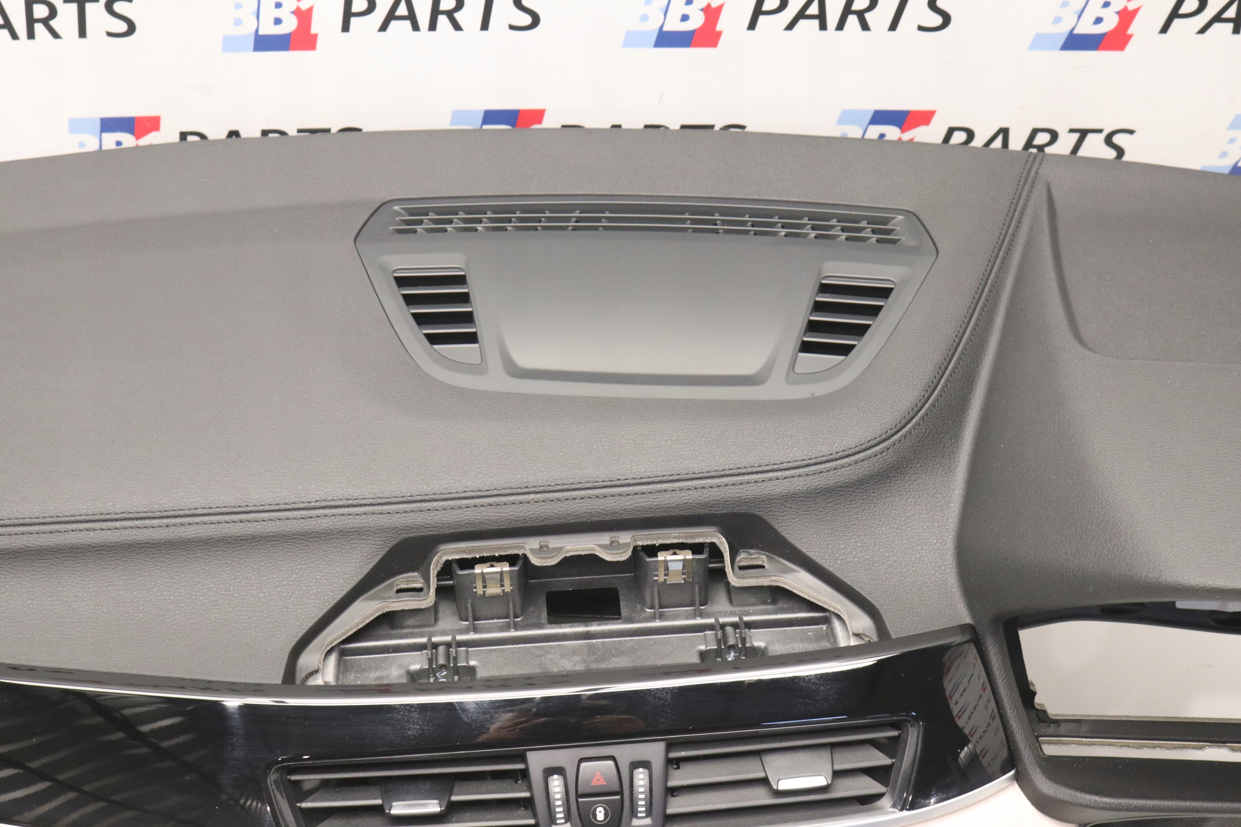 BMW X1 F48 console dashboard instrument panel cockpit OYSTER UK ANGLIK