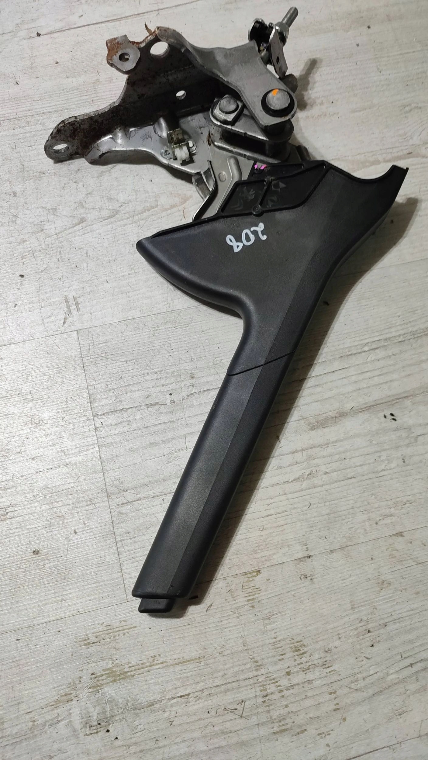 Peugeot 208 II 23r 1.2 páčka elektrická brzda