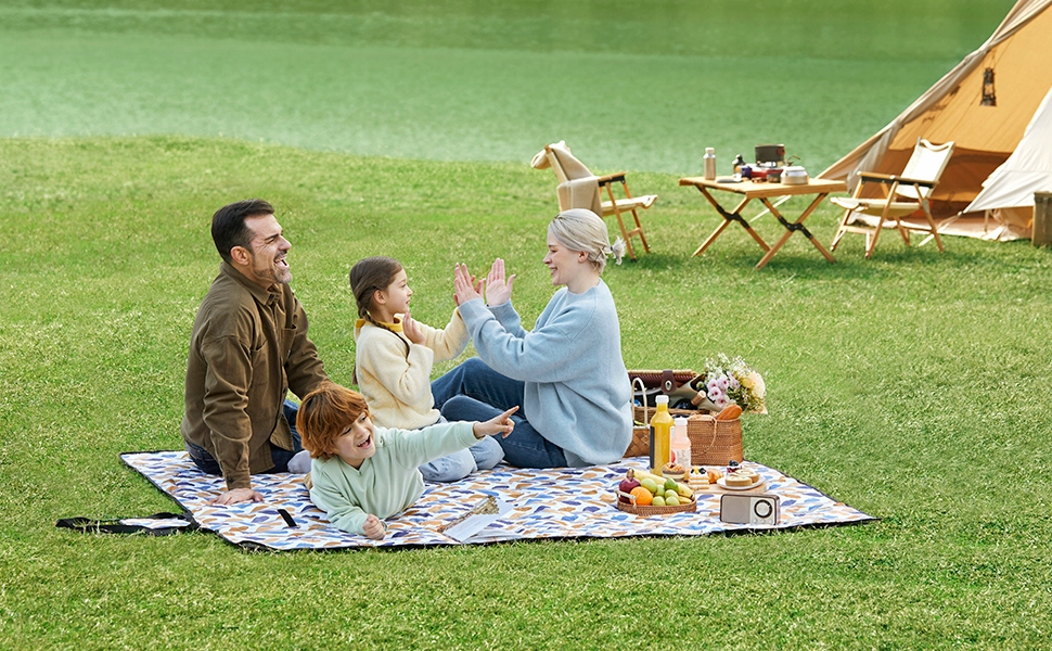 KOC PIKNIKOWY TERMICZNY DUŻY 300x200 cm WODOODPORNY MATA PLAŻOWA PARK GRILL Cechy dodatkowe izolowany spód uchwyt do przenoszenia zapięcie
