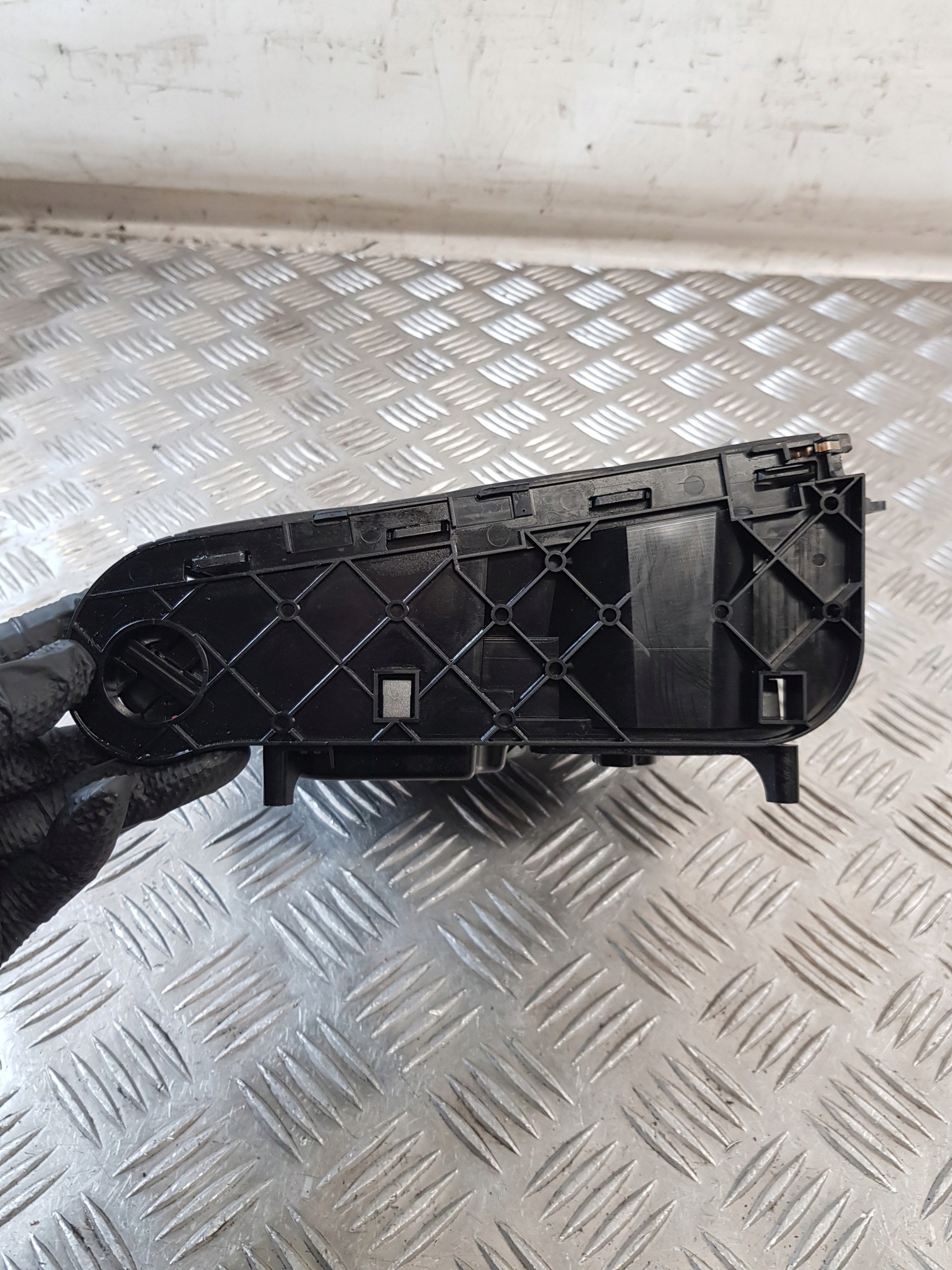 CUPHOLDER bracket for KUBEK 3C0858329H VW PASSAT B7 KOMBI 11R