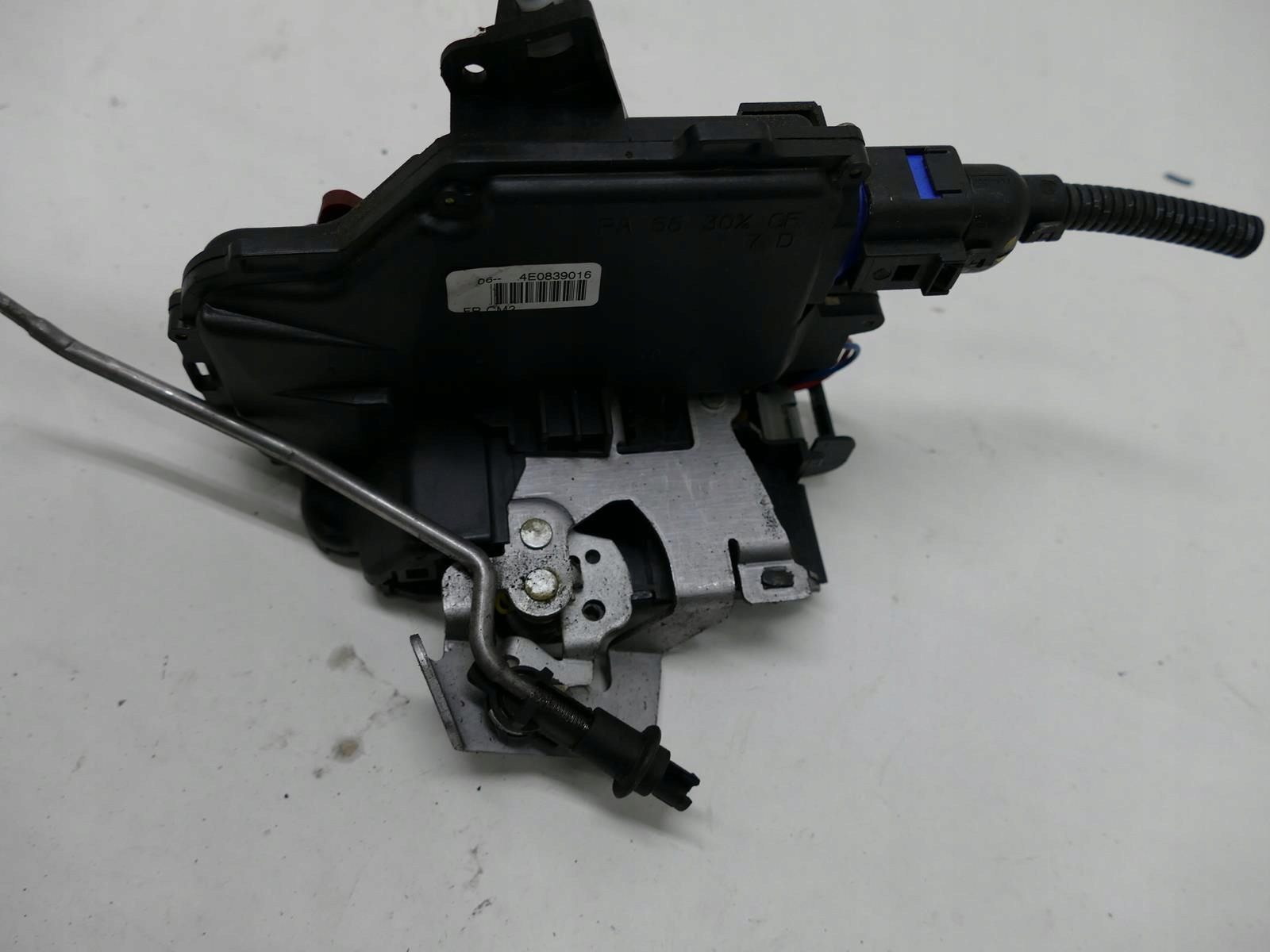 AUDI A8 D3 LIFT lock door right rear part rear