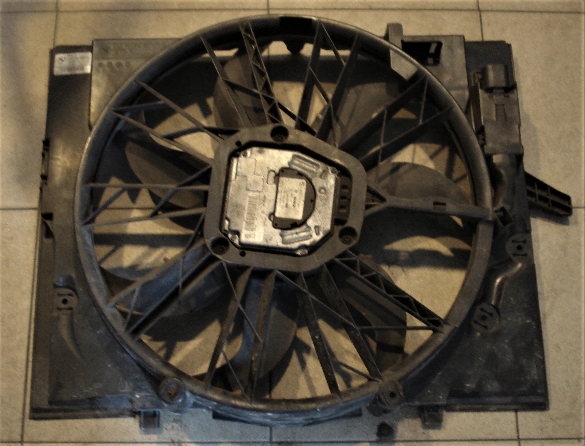 WENTYLATOR CHŁODNICY BMW E60 E61 2,3 2,5 3,0