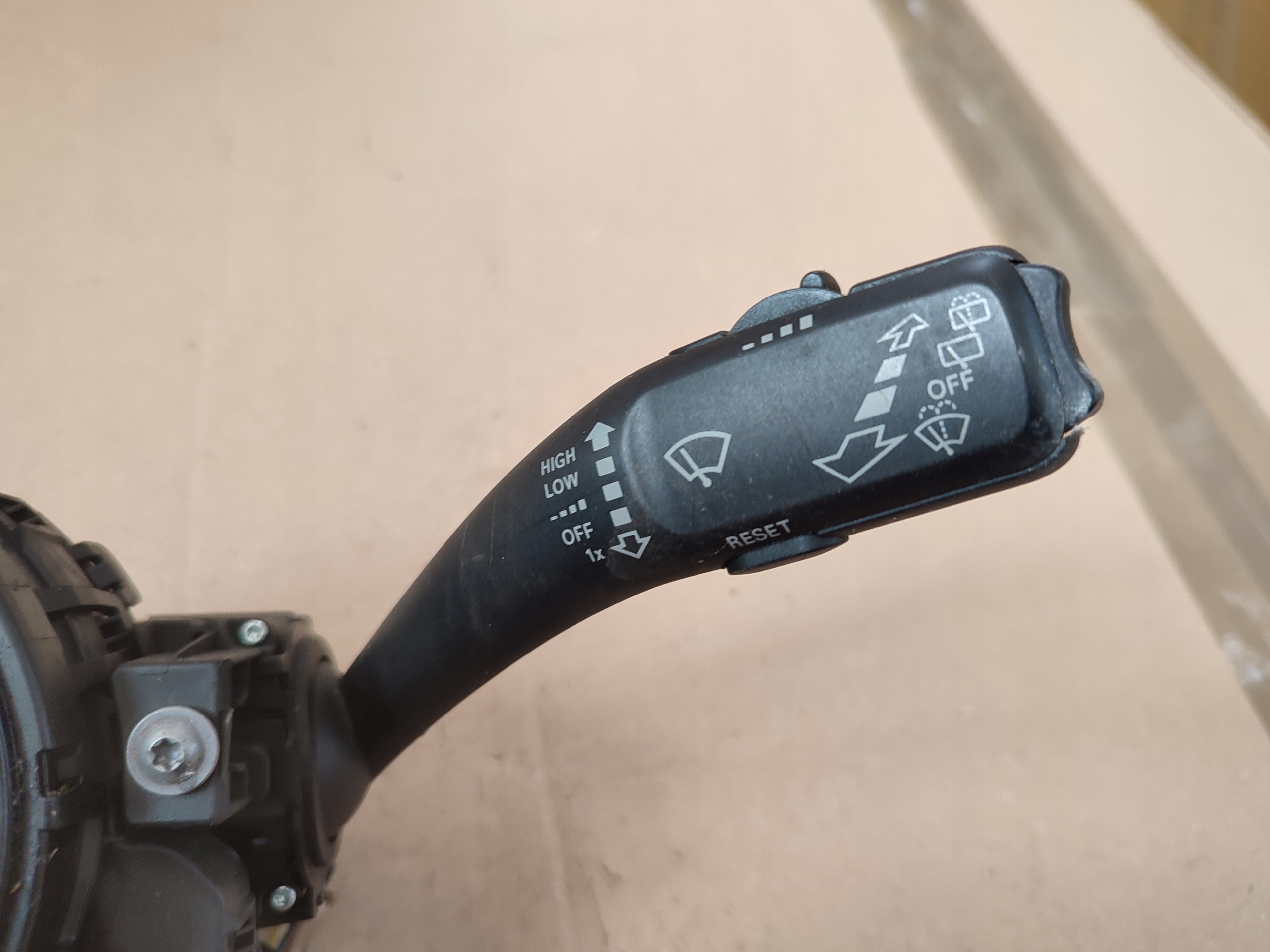 MANETKA steering wheel levers and controls ring A4 B8 8K0953502BJ 8K0953568F