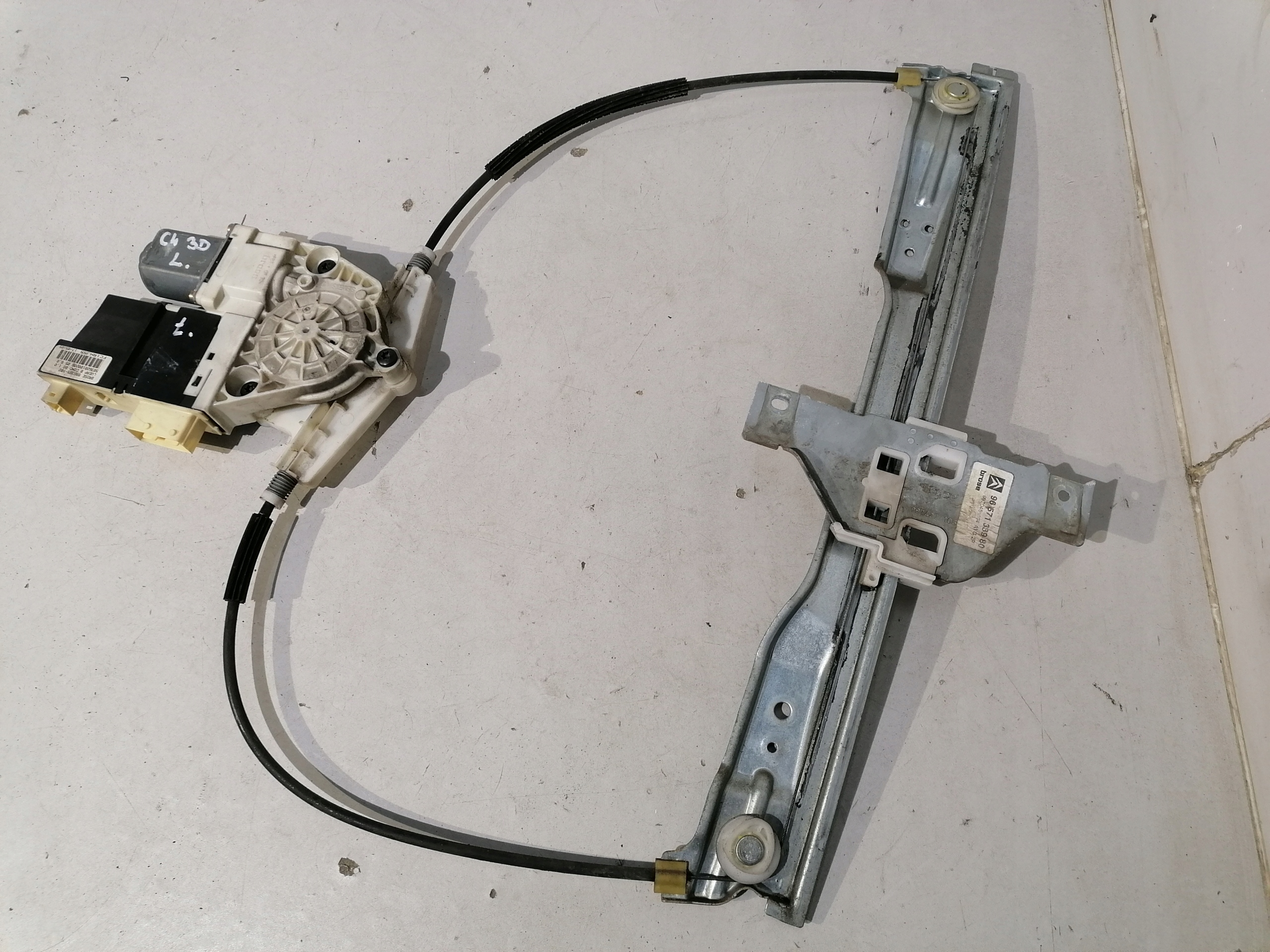 Citroen C4 a 3D stahovačka okna levý