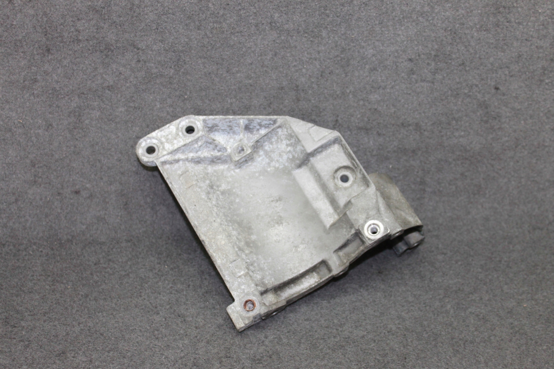 BMW E60 E63 M5 M6 S85B50A V10 5.0i - Support KOMPRESORA Climatisateur air conditionné