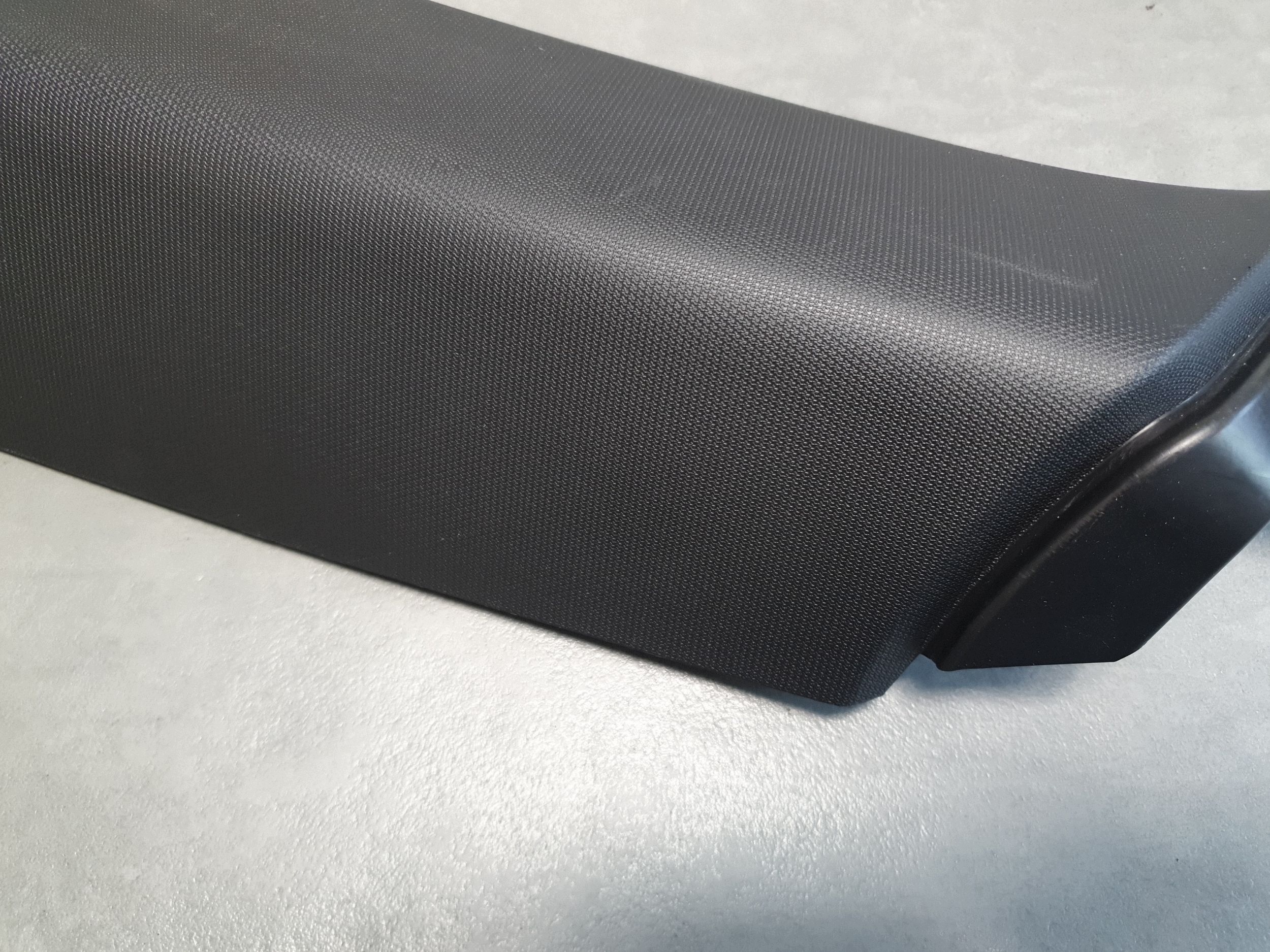 Audi SQ6 e-tron couverture montant C 85H867288