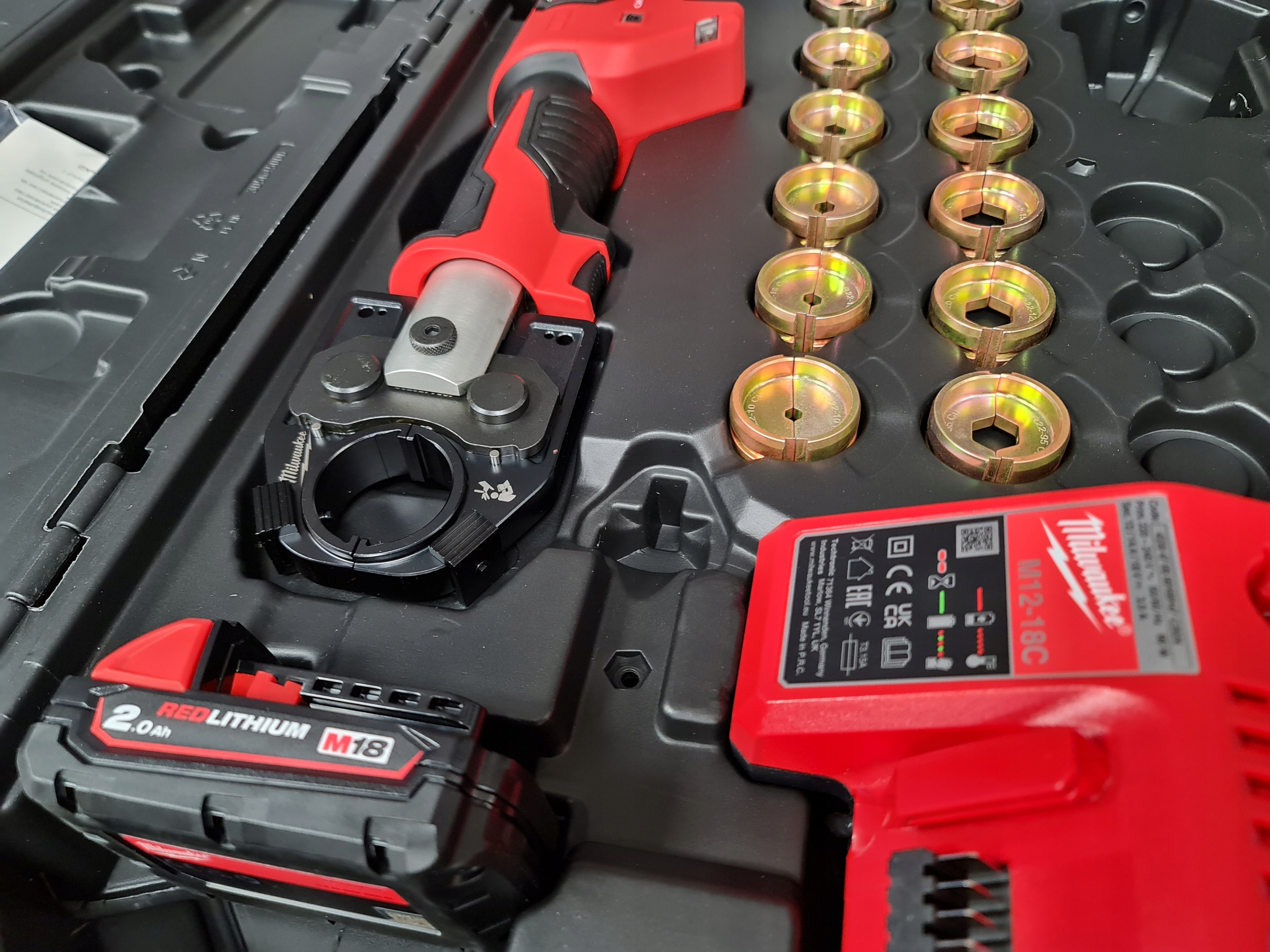 PRASKA AKUMULATOROWA DO KABLI MILWAUKEE HCCT-201C + MATRYCE CU 50-300 EAN (GTIN) 4002395138821