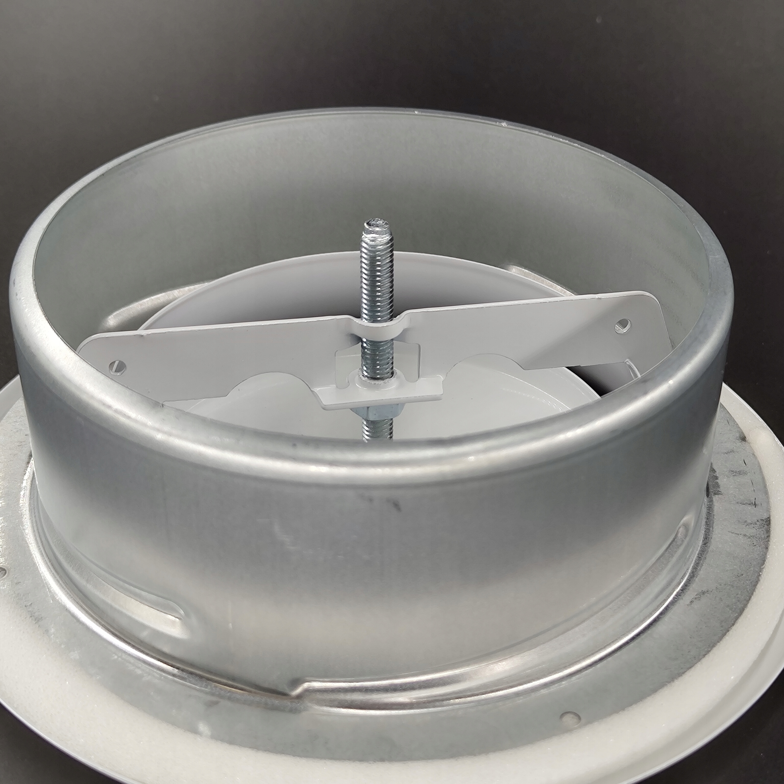 ANEMOSTAT kratka metalowa WYCIĄGOWY 100 mm + RAMKA MONTAŻOWA Materiał metal