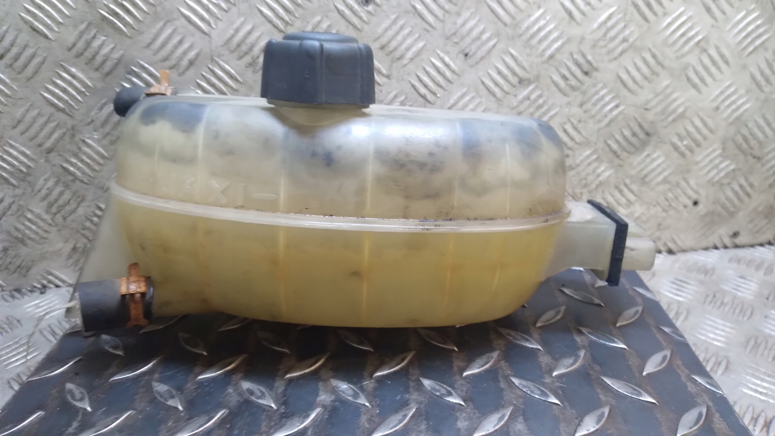 water tank RENAULT TRAFIC 2