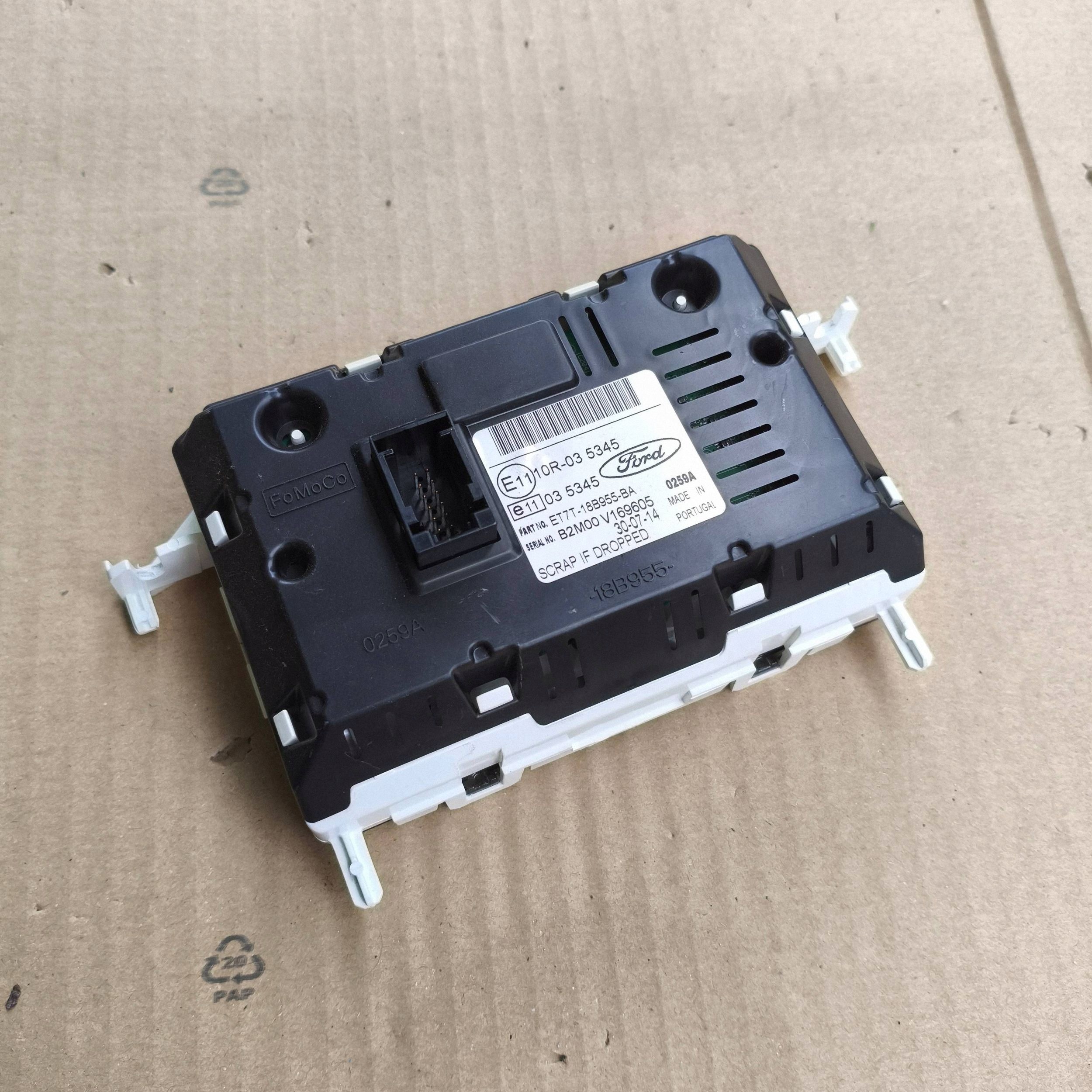 display radia Ford Fiesta MK7 LIFT 2014