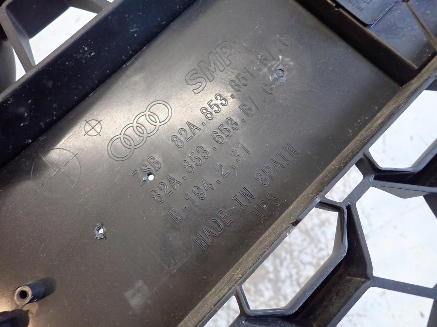 Grill AUDI A1 II 2018- 82A853651B