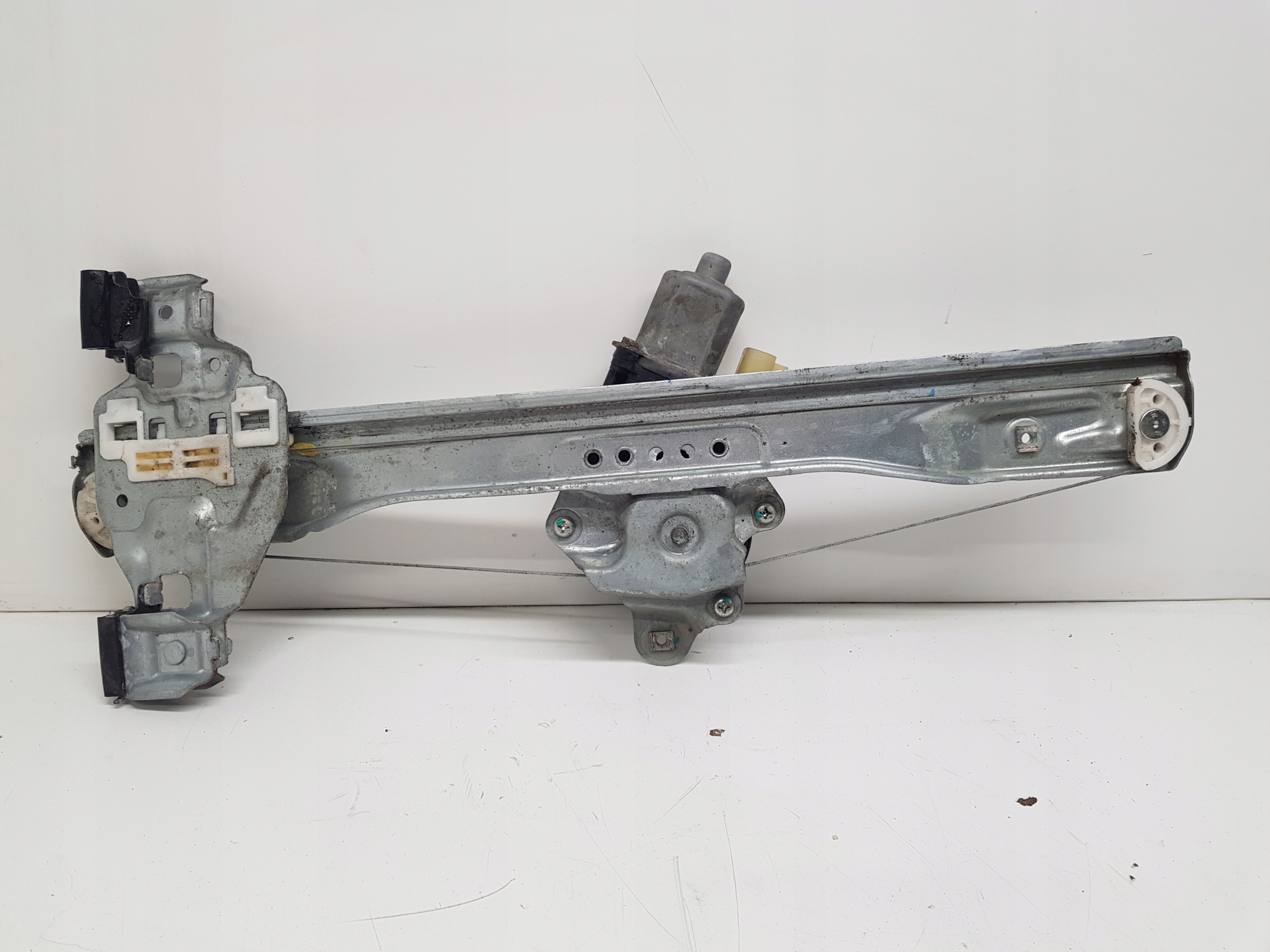 CHEVROLET CRUZE sedan window regulator left rear part