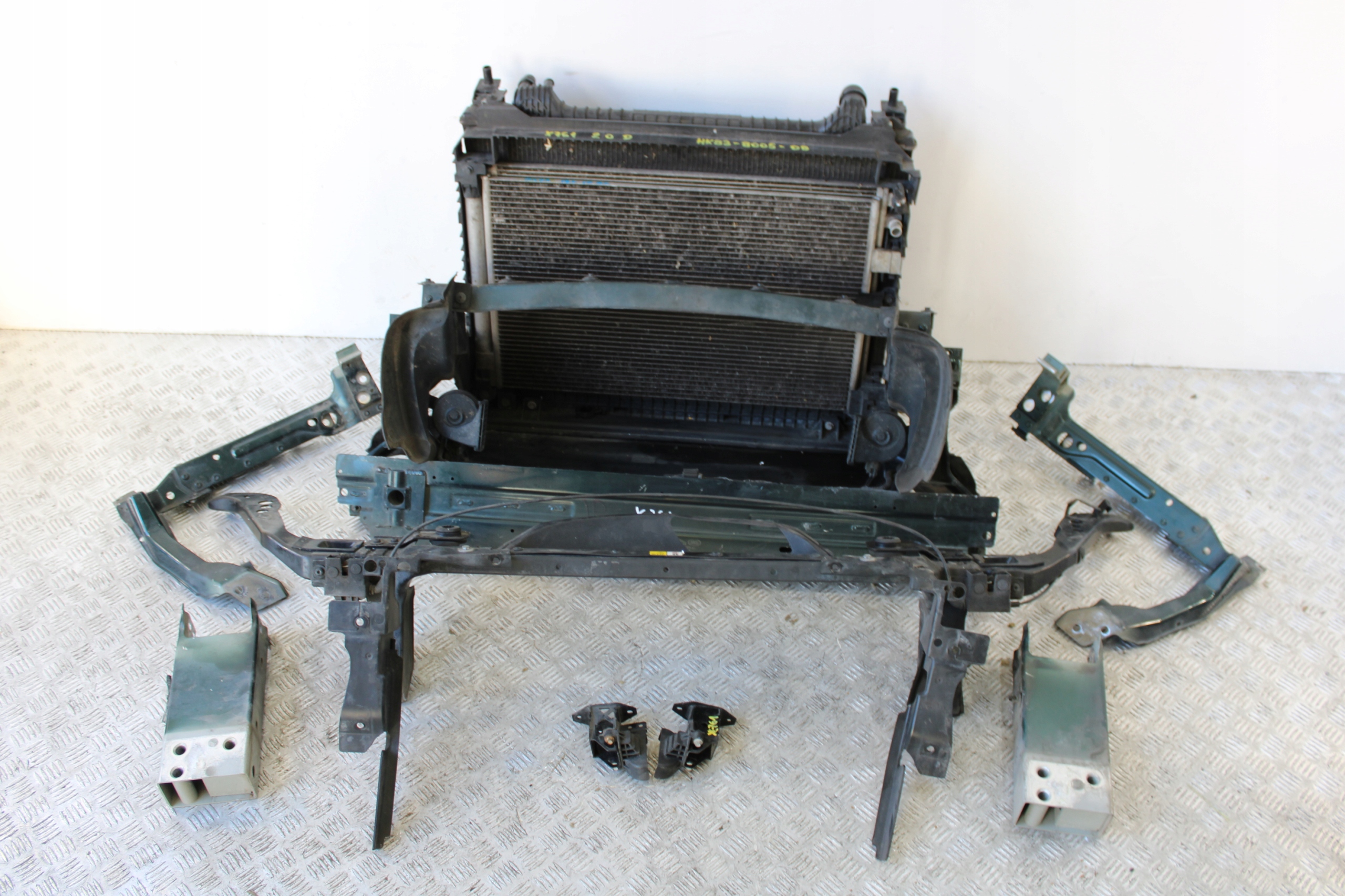 PAS PRZEDNI PRZÓD WZMOCNIENIE CHŁODNICE WENTYLATORY JAGUAR F-PACE X761 2,0D