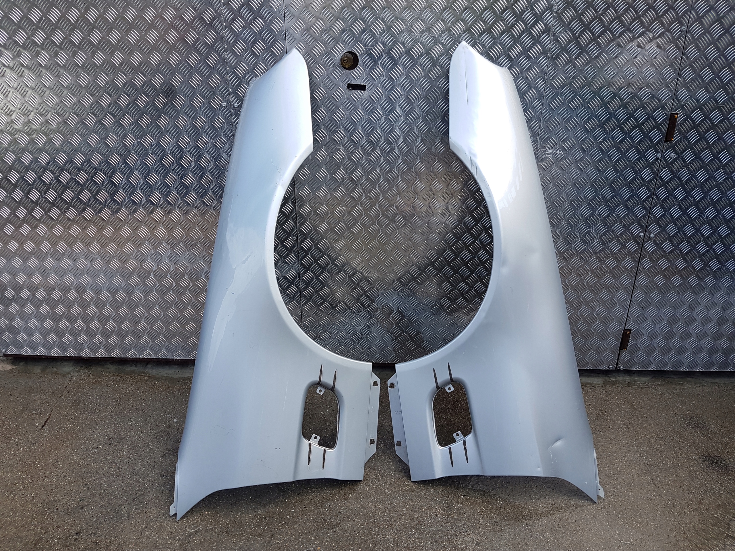 fender left MERCEDES SLW230 01-08