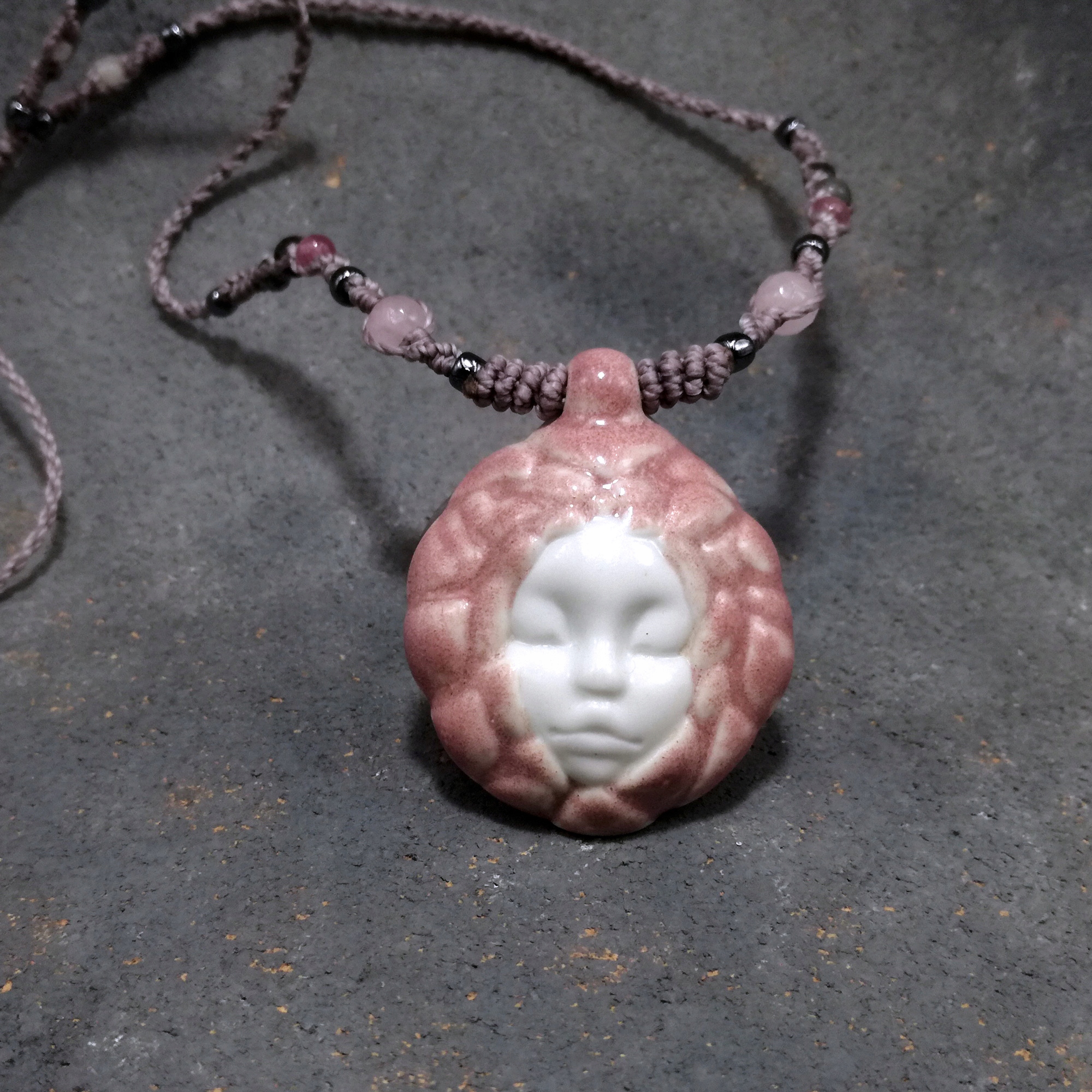 Rusalka Polní porcelán kamea Křišťál Horský náhrdelník choker pletený