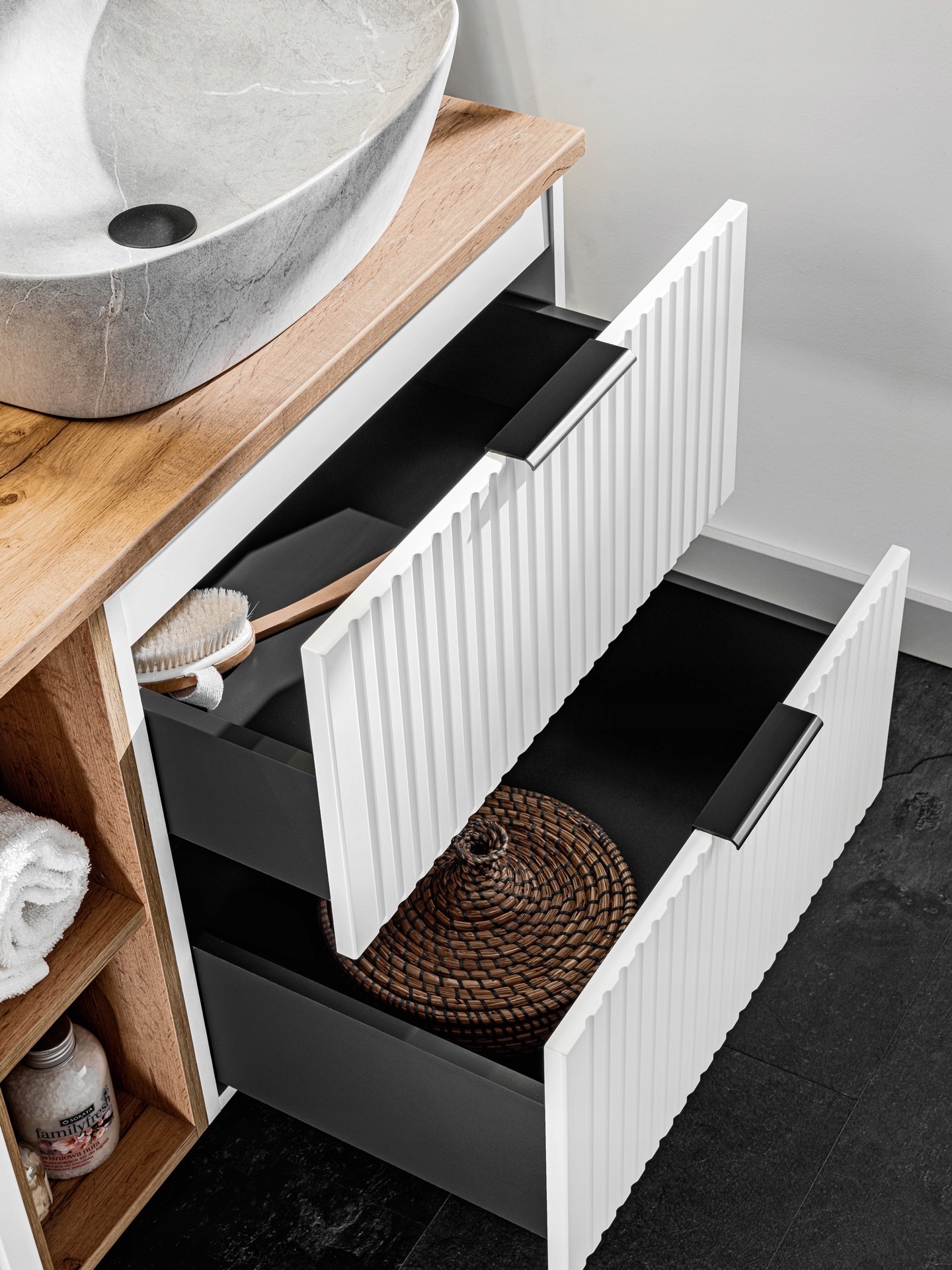 BIAŁY Zestaw Łazienkowy Szafka pod Umywalkę 160 RYFLOWANE FRONTY SZUFLAD Typ pod umywalkę