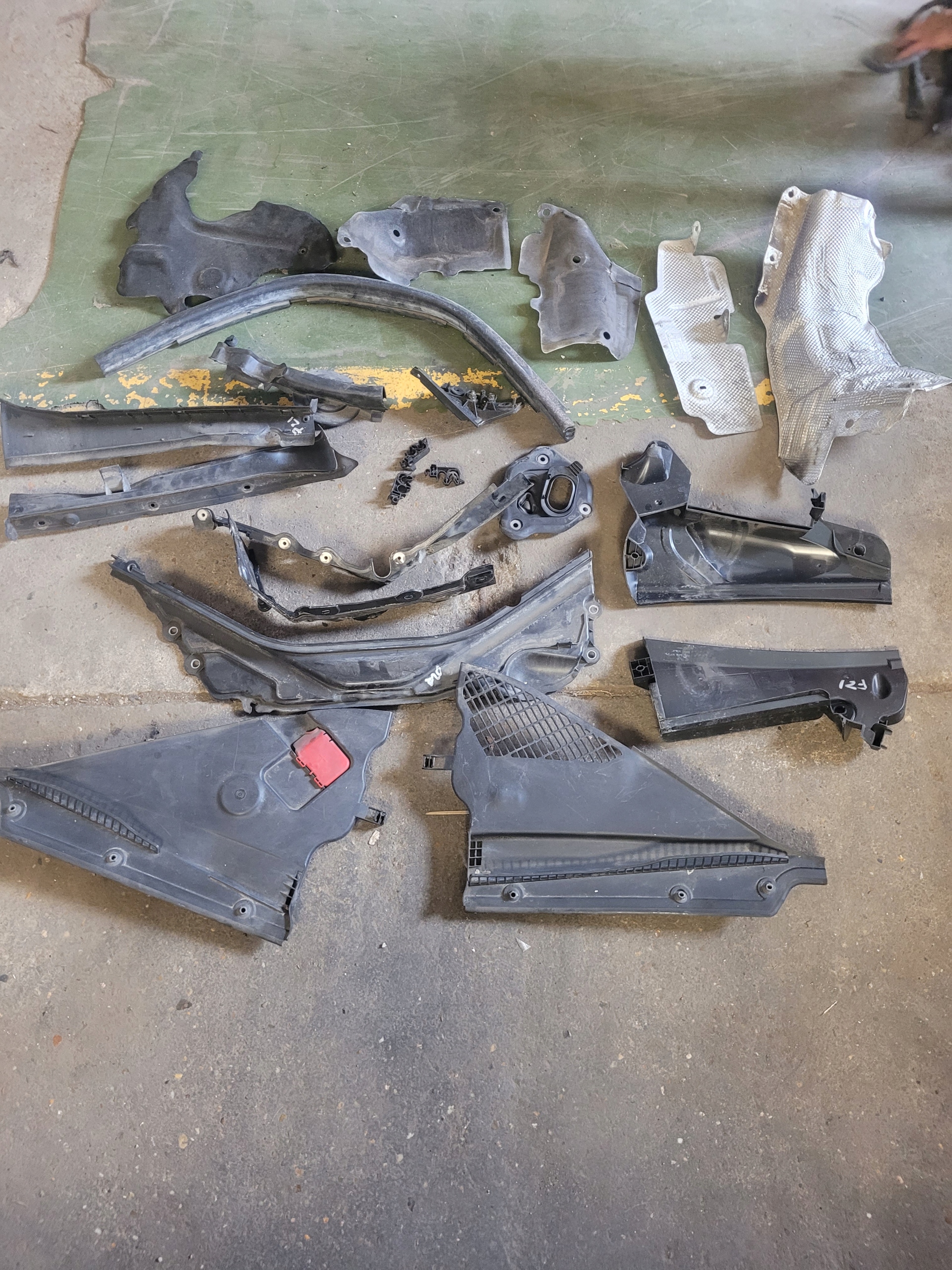 Bmw F20 F21 Wygłuszenie grodzi tunelu osłona termiczna podszybie uszczelka