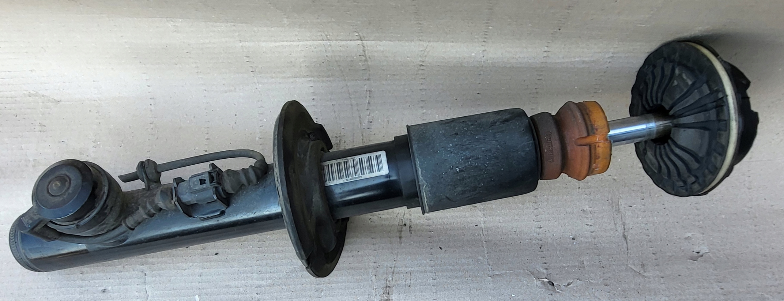 shock absorber AKTYWNY front left AUDI A4 B8 8K A5 8T 8F 8F0413029 OE