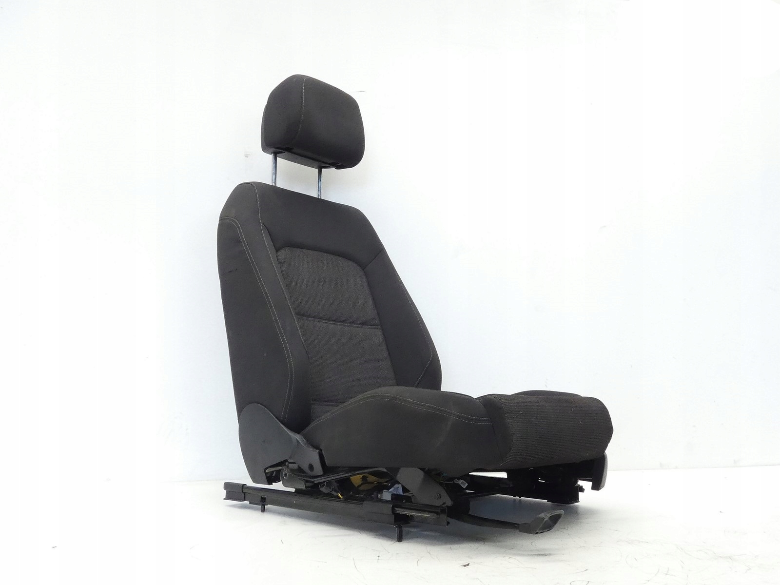 seat left front driver´s VW PASSAT B8 sedan / KOMBI MATERIALOWY