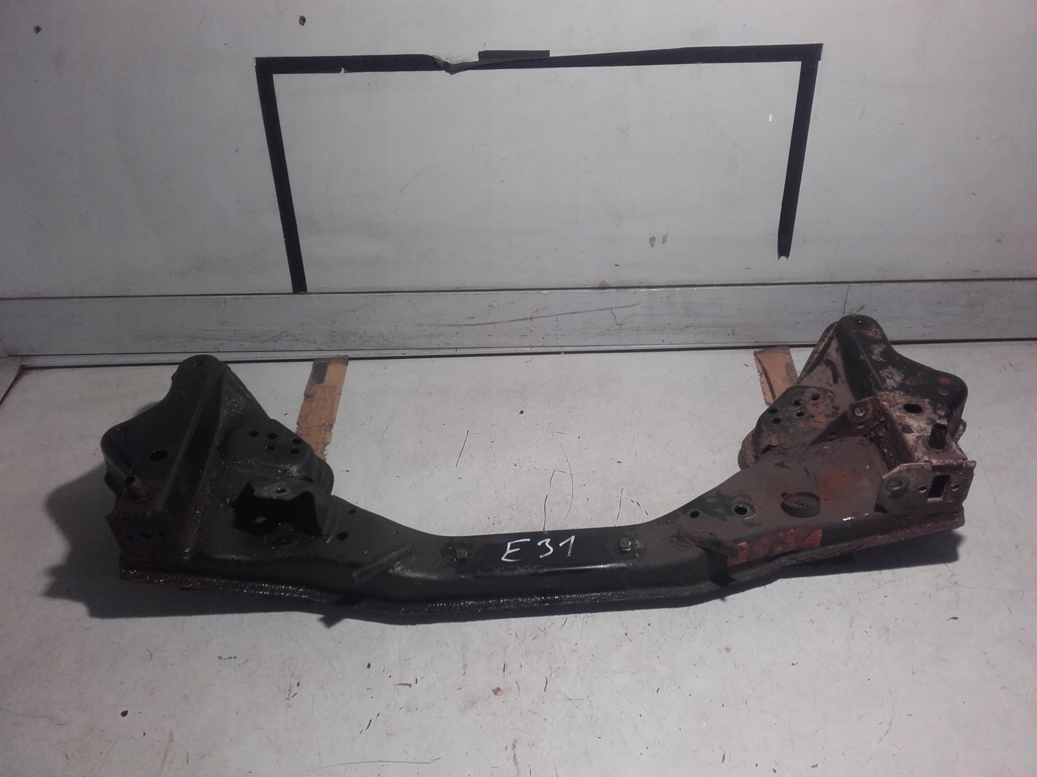 BMW 8 E31 BELKA PRZEDNIEGO ZAWIESZENIA 840