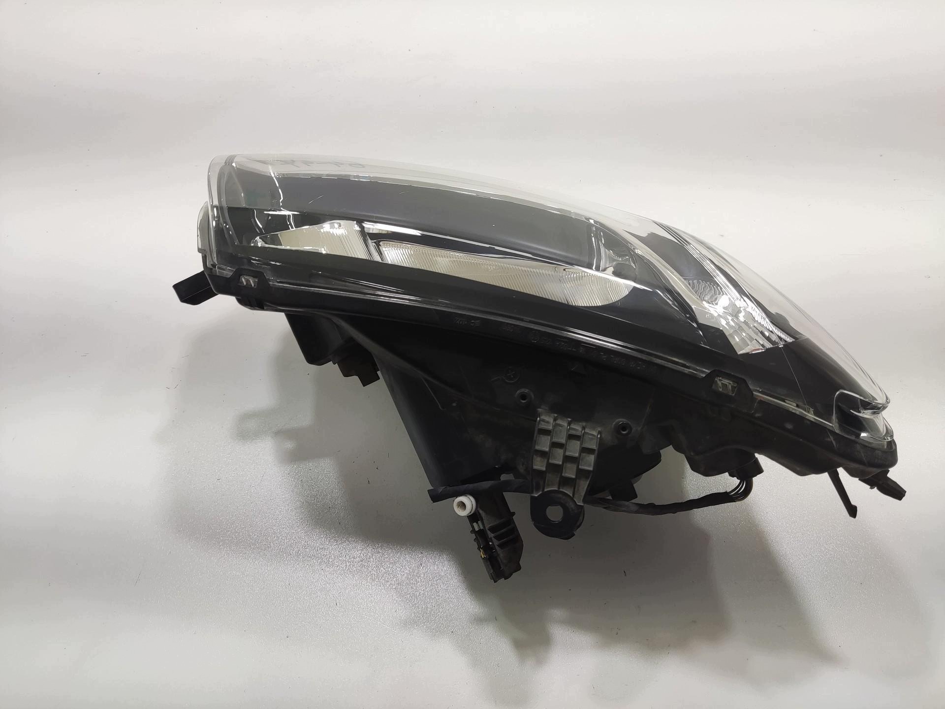 light right front front DACIA SANDERO II 2012-2016 260107615R EUROPA