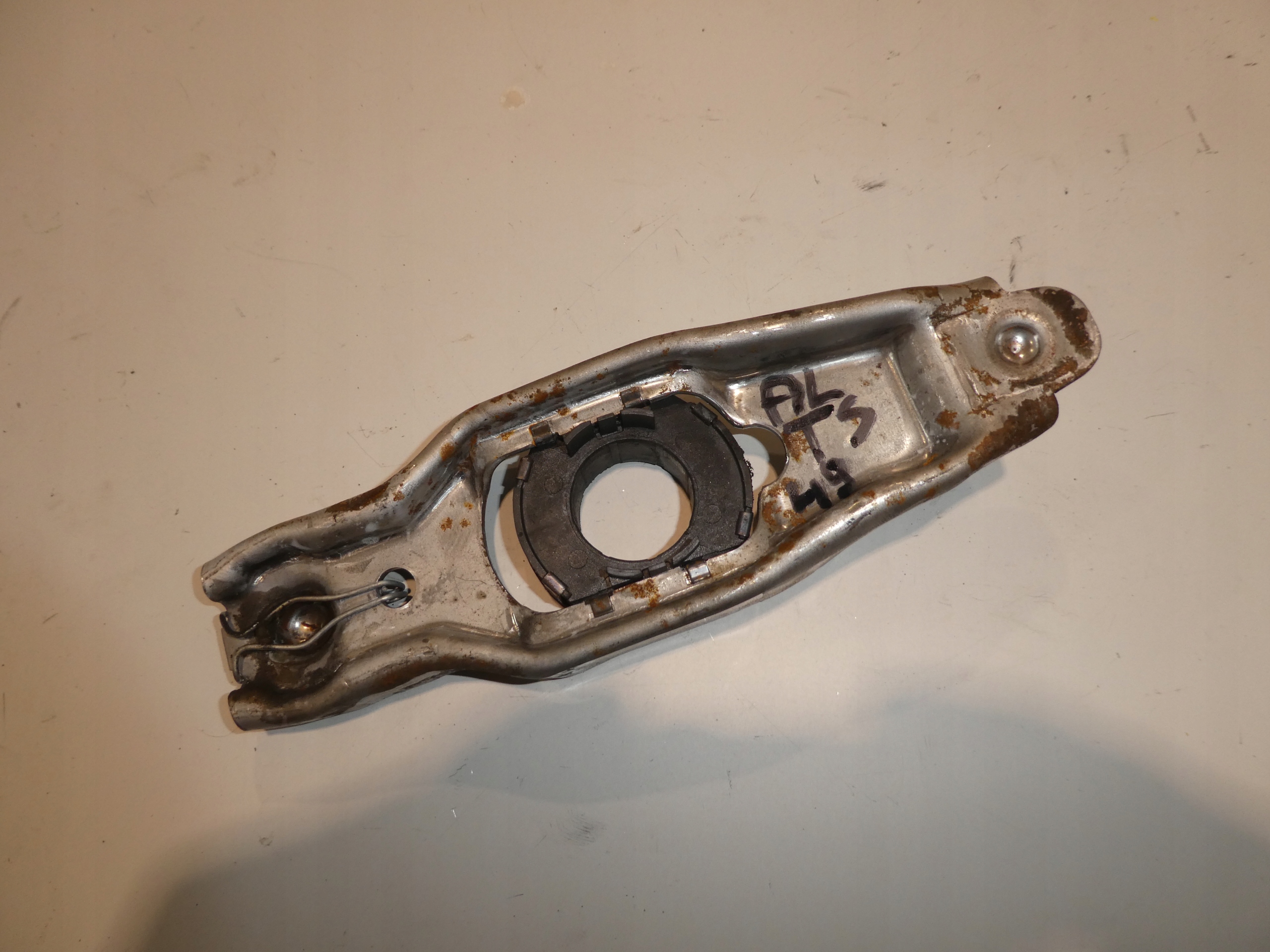 Support Embrayage VW SEAT SKODA 02J141703C