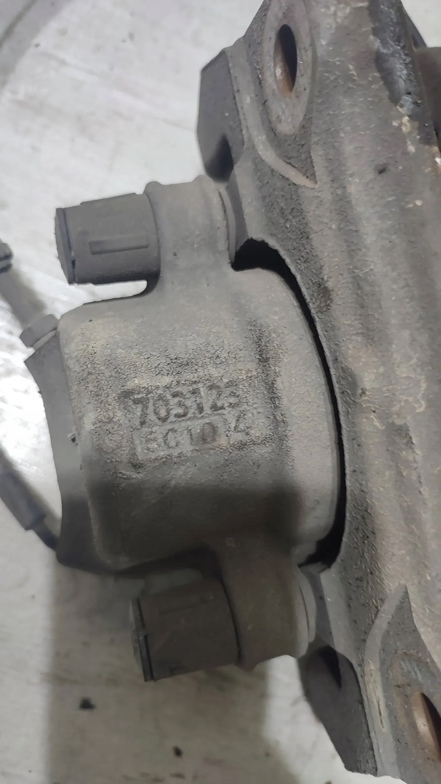BMW X3 F25 15r 2.0d caliper left front