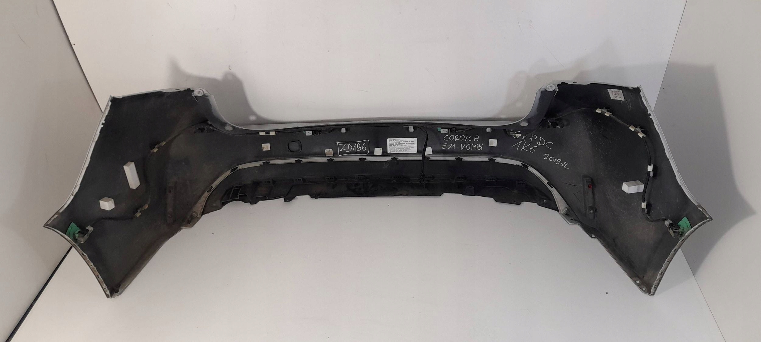 Toyota Corolla E21 Kombi 1,8 Hybrid bumper rear 6XPDC (ZD196)