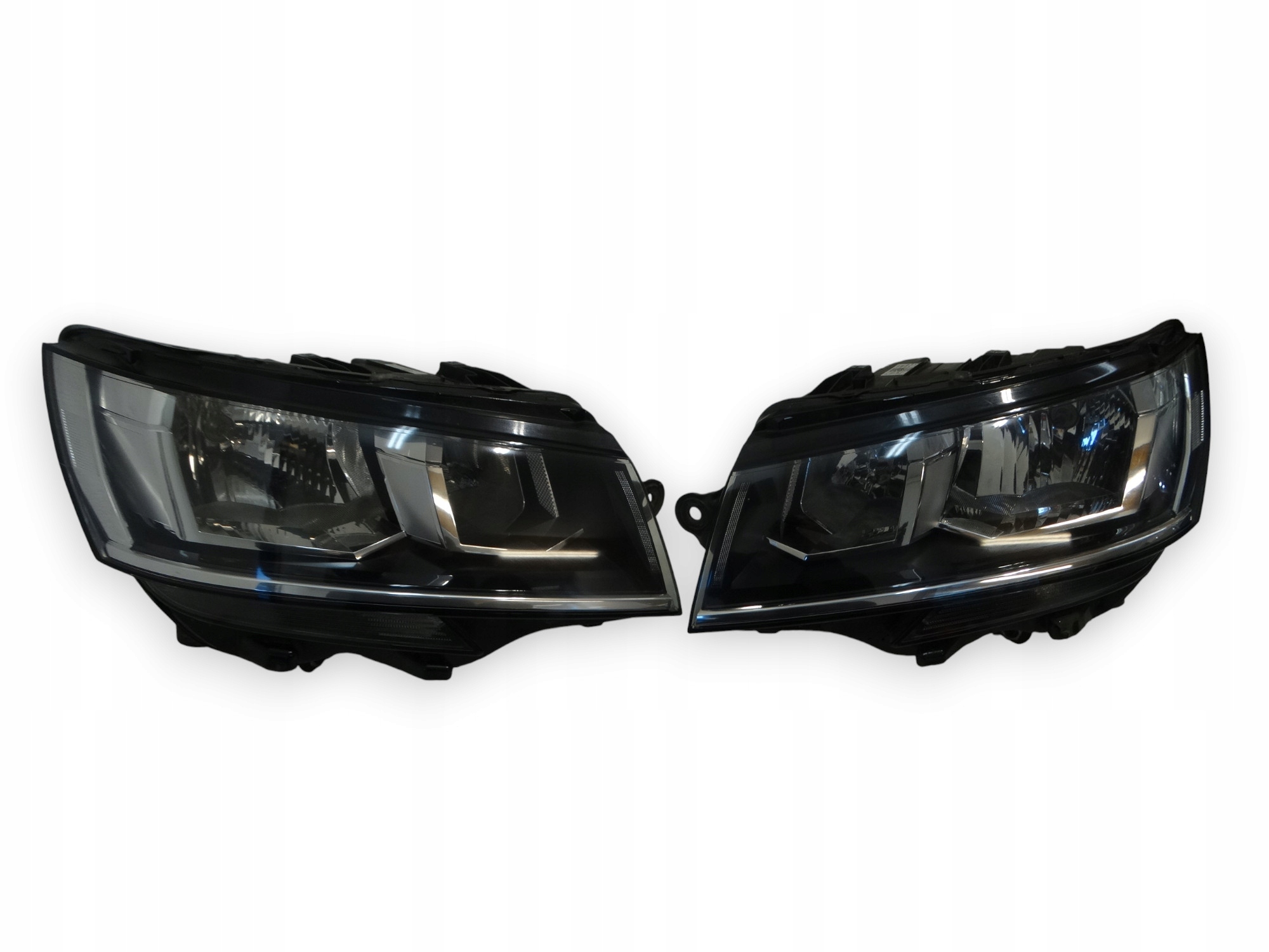 KOMPLET lichte REFLEKTOROW PRZEDNICH VOLKSWAGEN T6.1 19-24R.