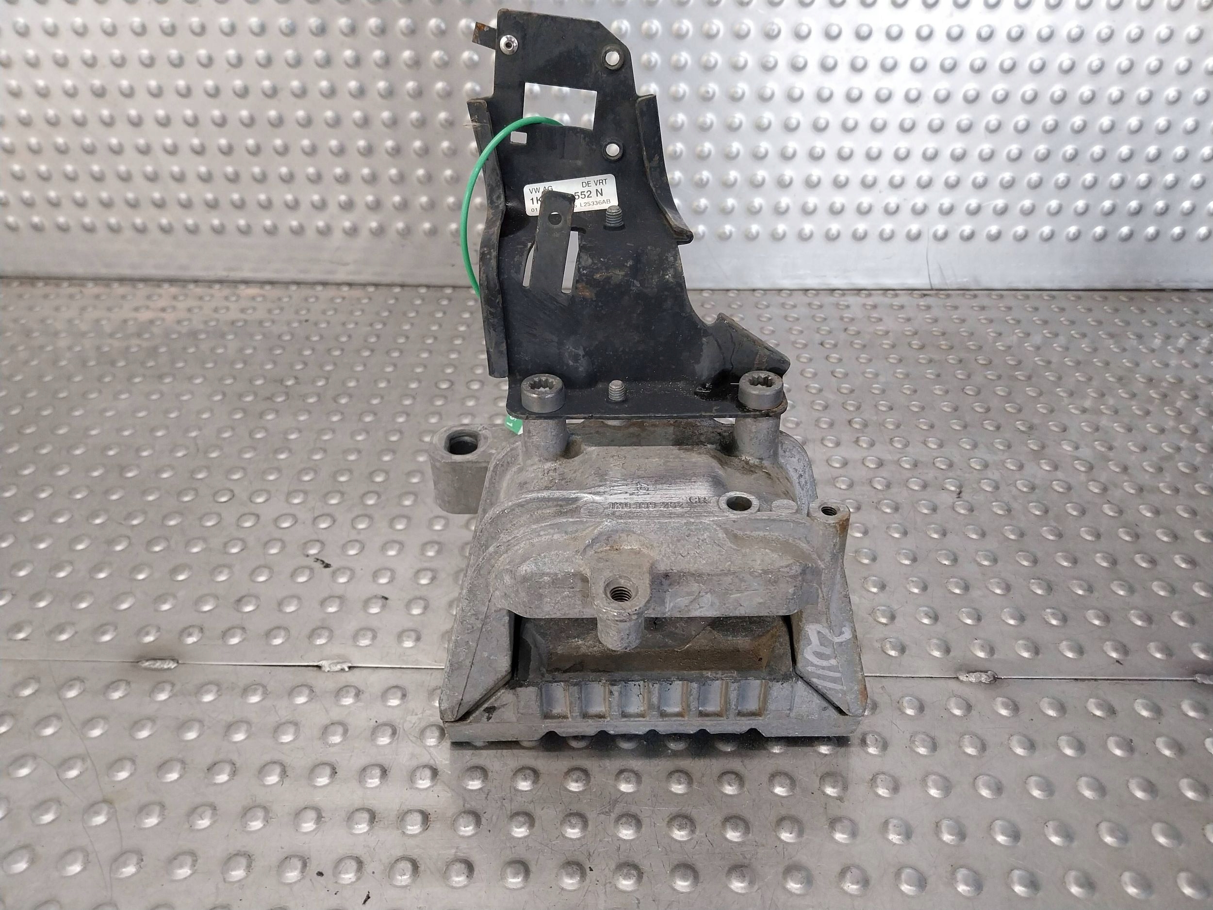 holder engine mount 1K0199262CR VW PASSAT B7 CC 2.0 TDI