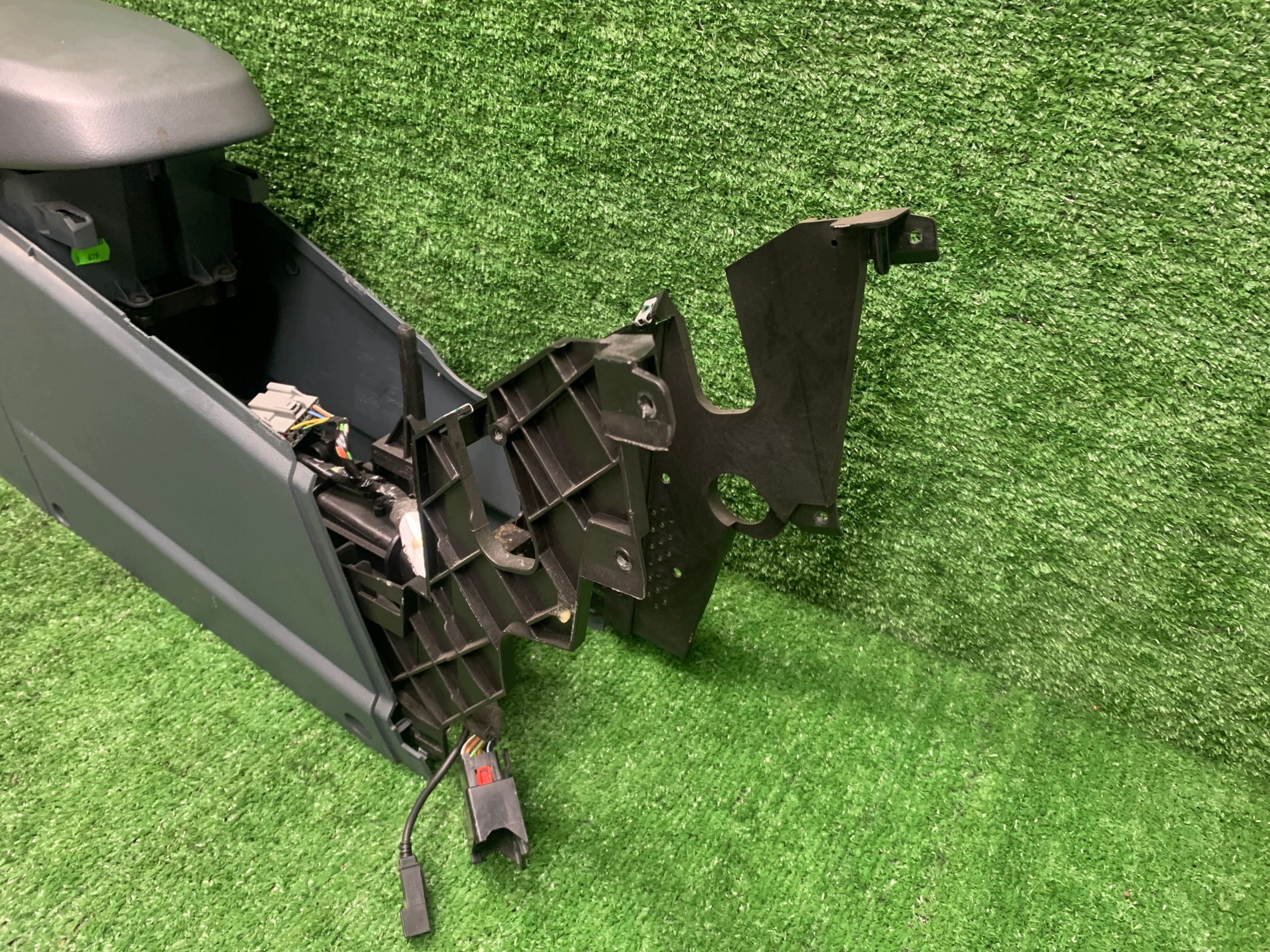 tunnel central armrest EU AM51-R04584-ABW FORD C-MAX MK3
