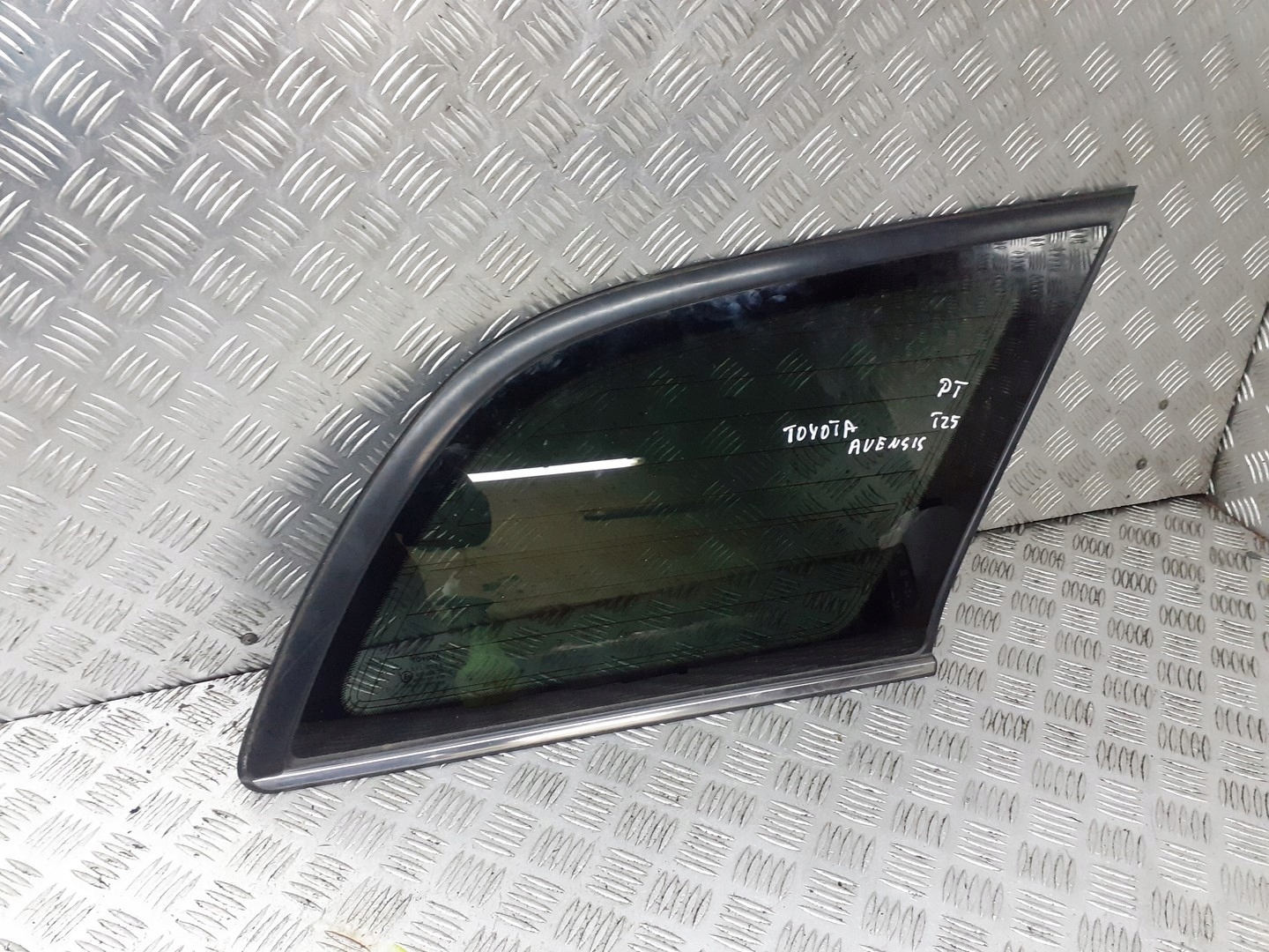 E643R-006723 - Заднє ліве скло TOYOTA AVENSIS T25