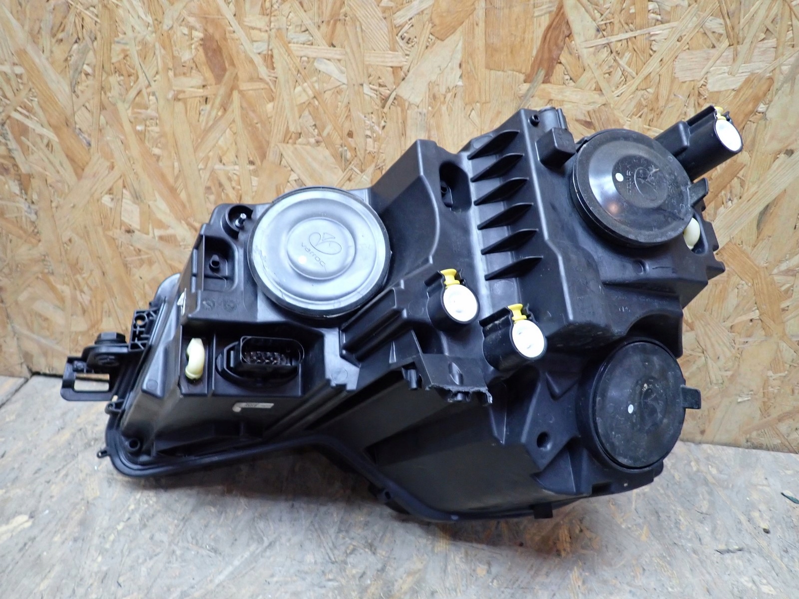 light right REFLEKTOR right SKODA KAROQ 57B 2017-2021R 57B941016A