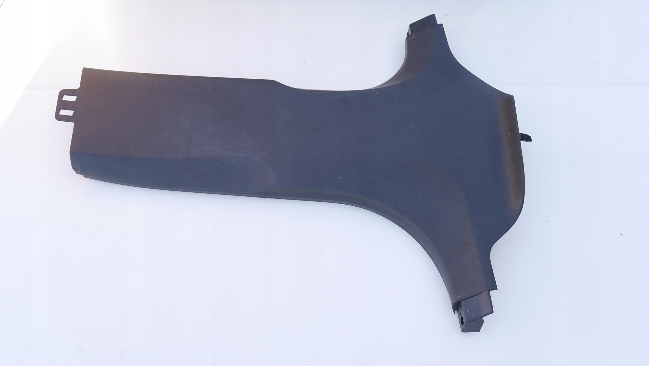 BMW G30 G31 OSŁONA SŁUPKA PRAWY BOK DOLNA 7384530