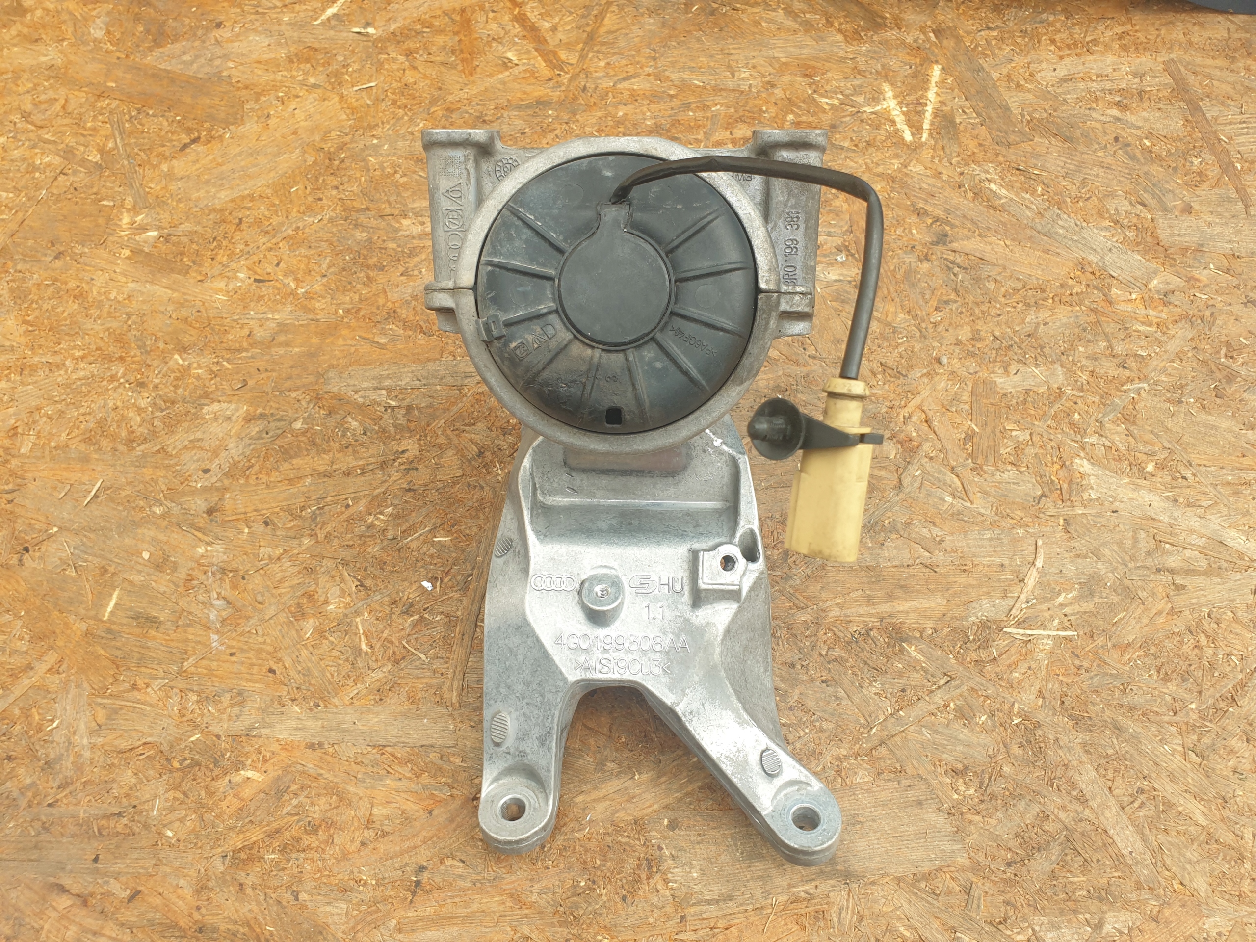 holder engine mount AUDI A4 B8 A5 8R0199381