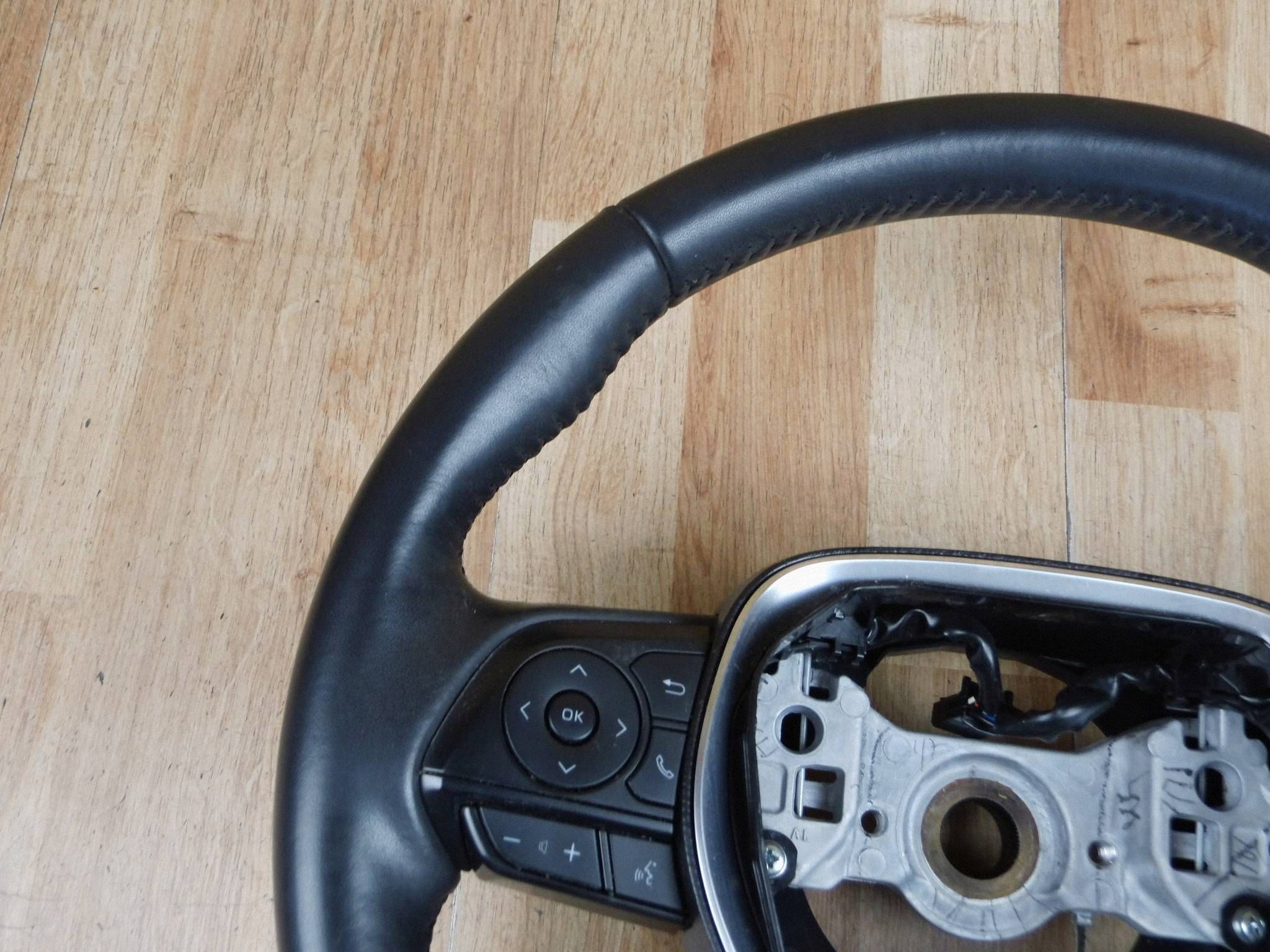 Toyota RAV4 V lenkrad PODGRZEWANA