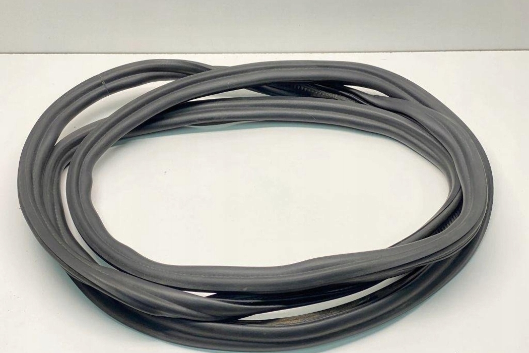 Uszczelka klapy bagażnika VW TOUAREG (7P5) 7P6827705A 3.0L 2011