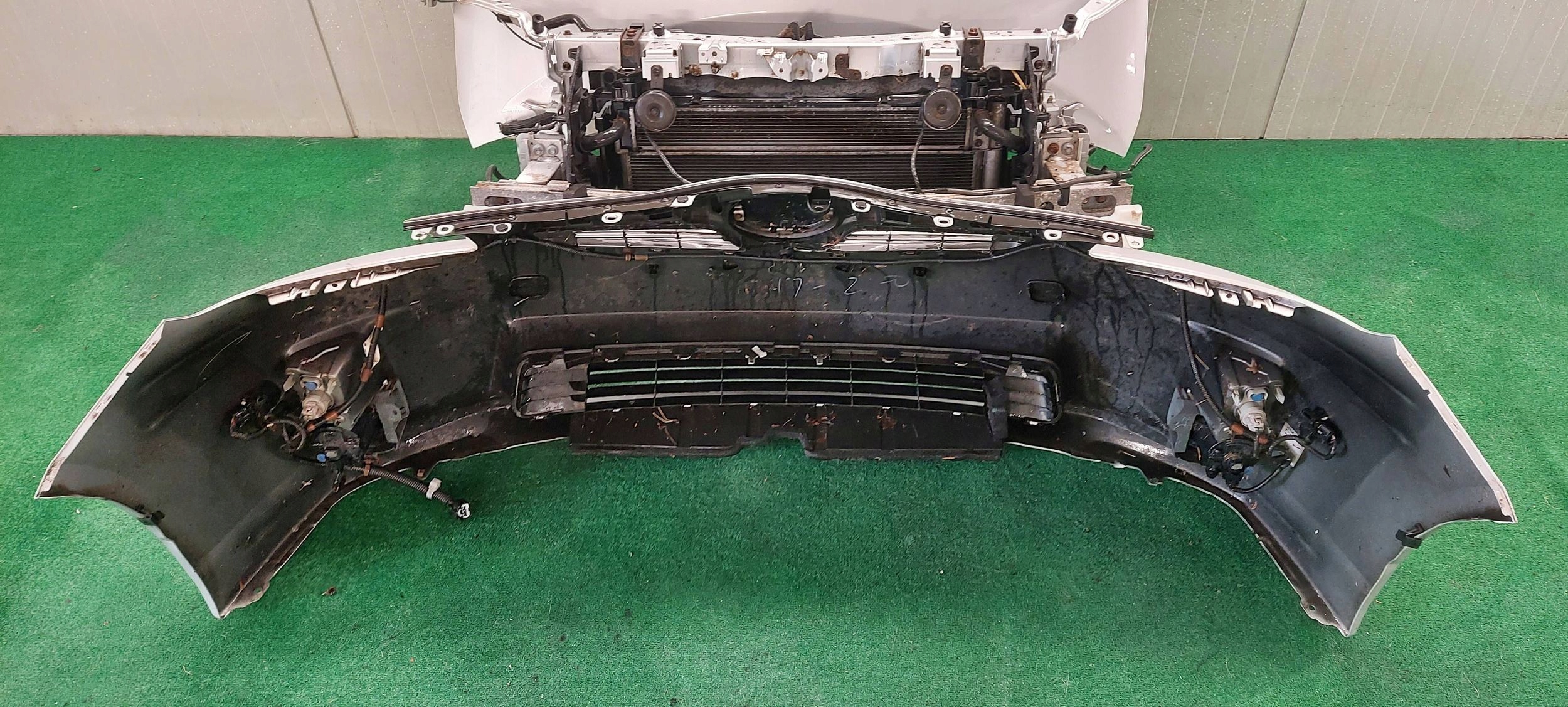 bumper front TOYOTA PRIUS III 09-12 LAK: 1F7
