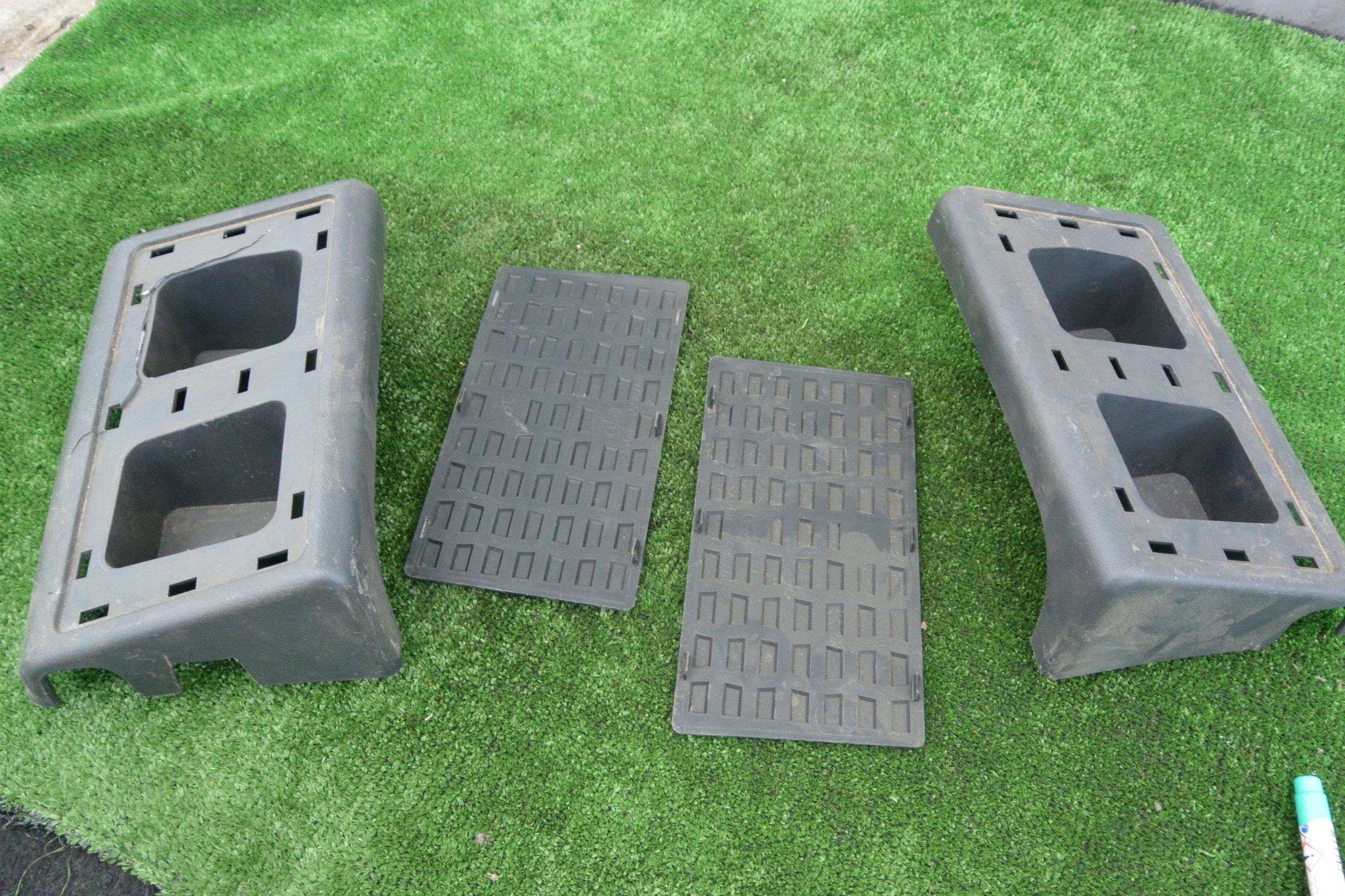 cap pad below NOGE cover OPEL ISUZU MONTEREY TROOPER