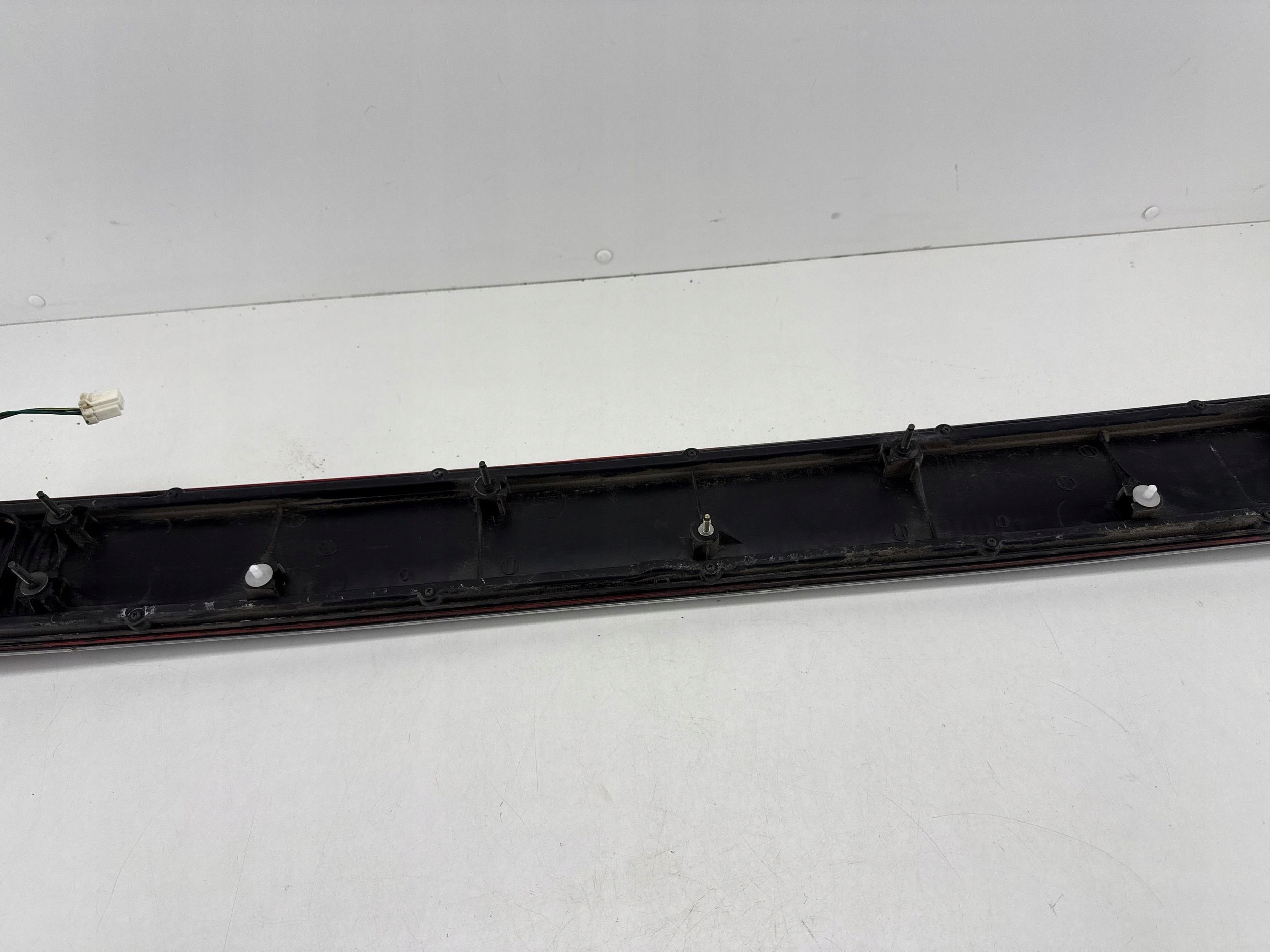 nissan ELGRAND 2004 фонарь в крышке багажника