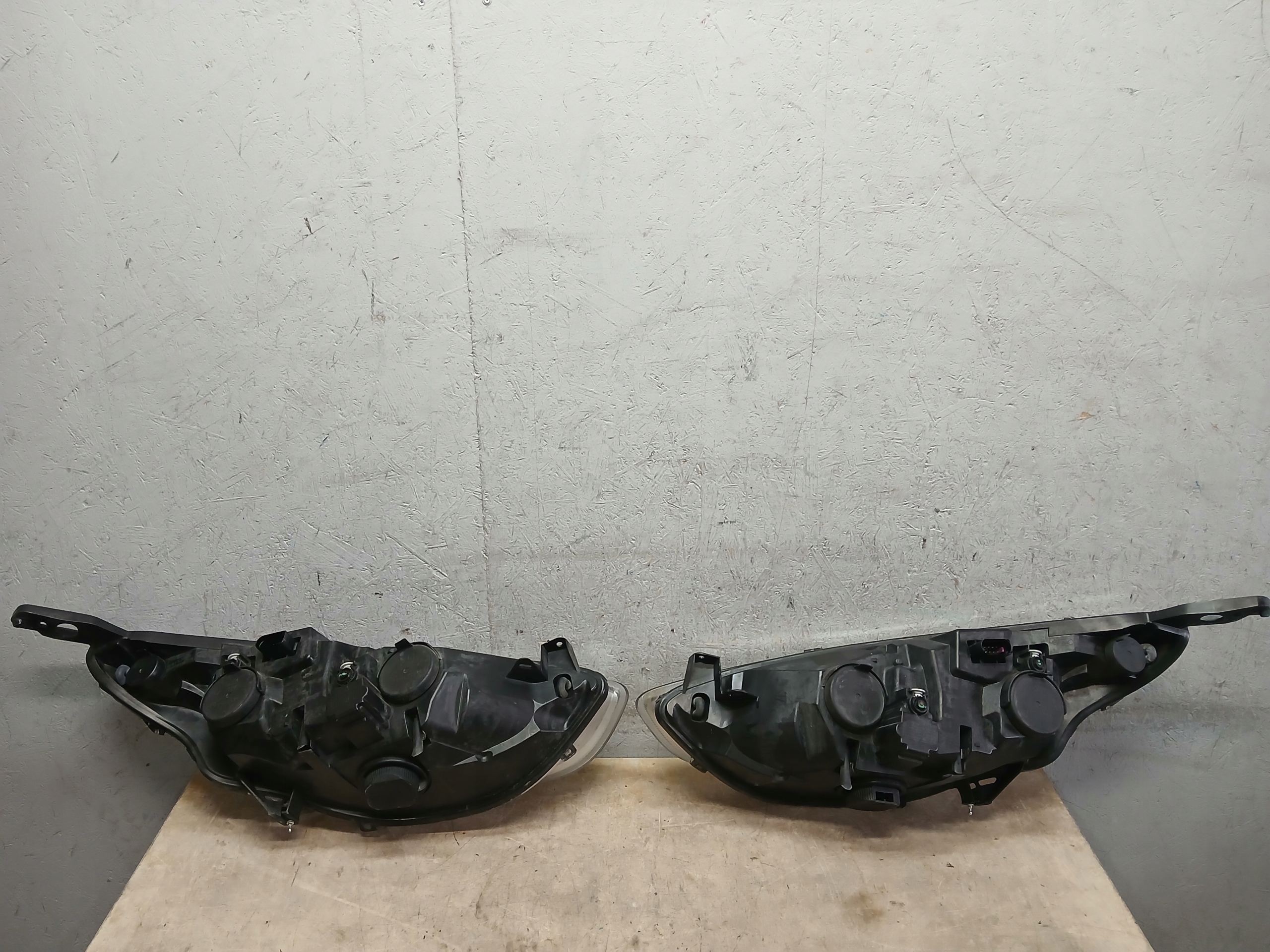 light lights front right left FORD B MAX AV11-13W030-AE