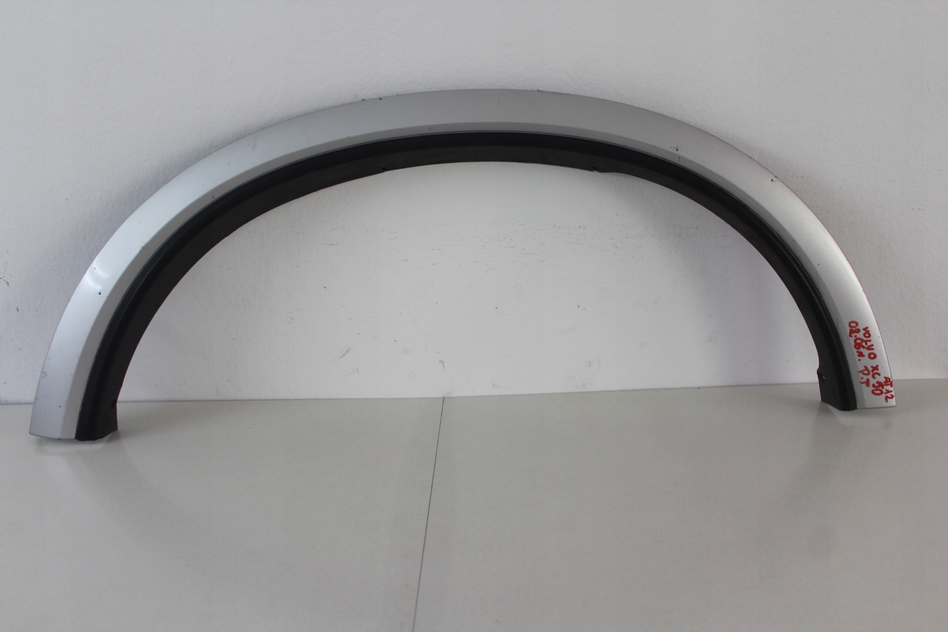 LISTWA BŁOTNIKA PRAWY TYŁ VOLVO XC90 02-06R