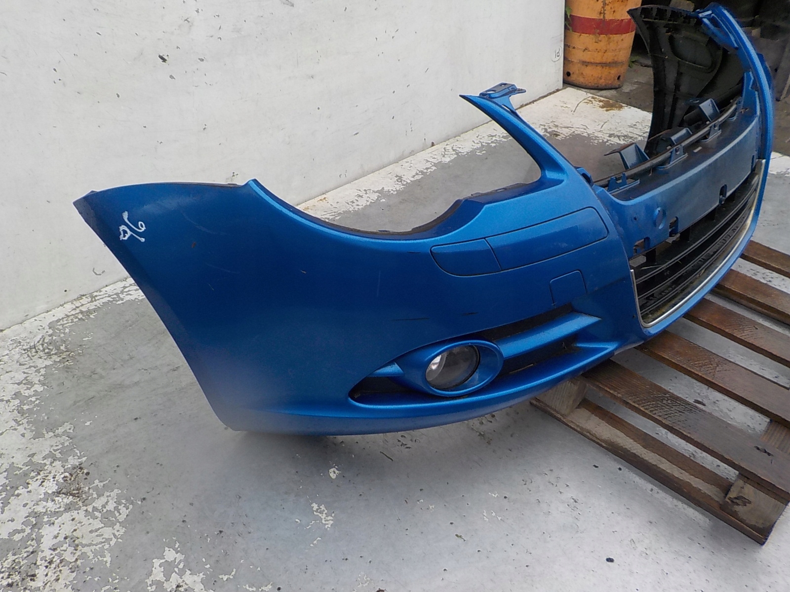 96 VOLKSWAGEN EOS bumper front front below XSENON washers