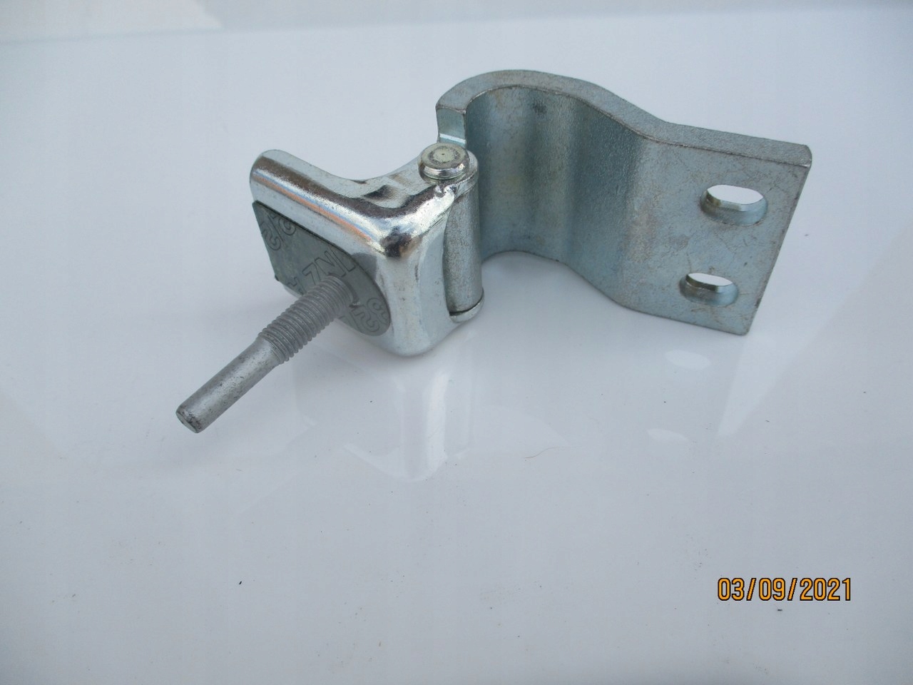 ZAWIAS BAGAŻNIKA VW CADDY 04-