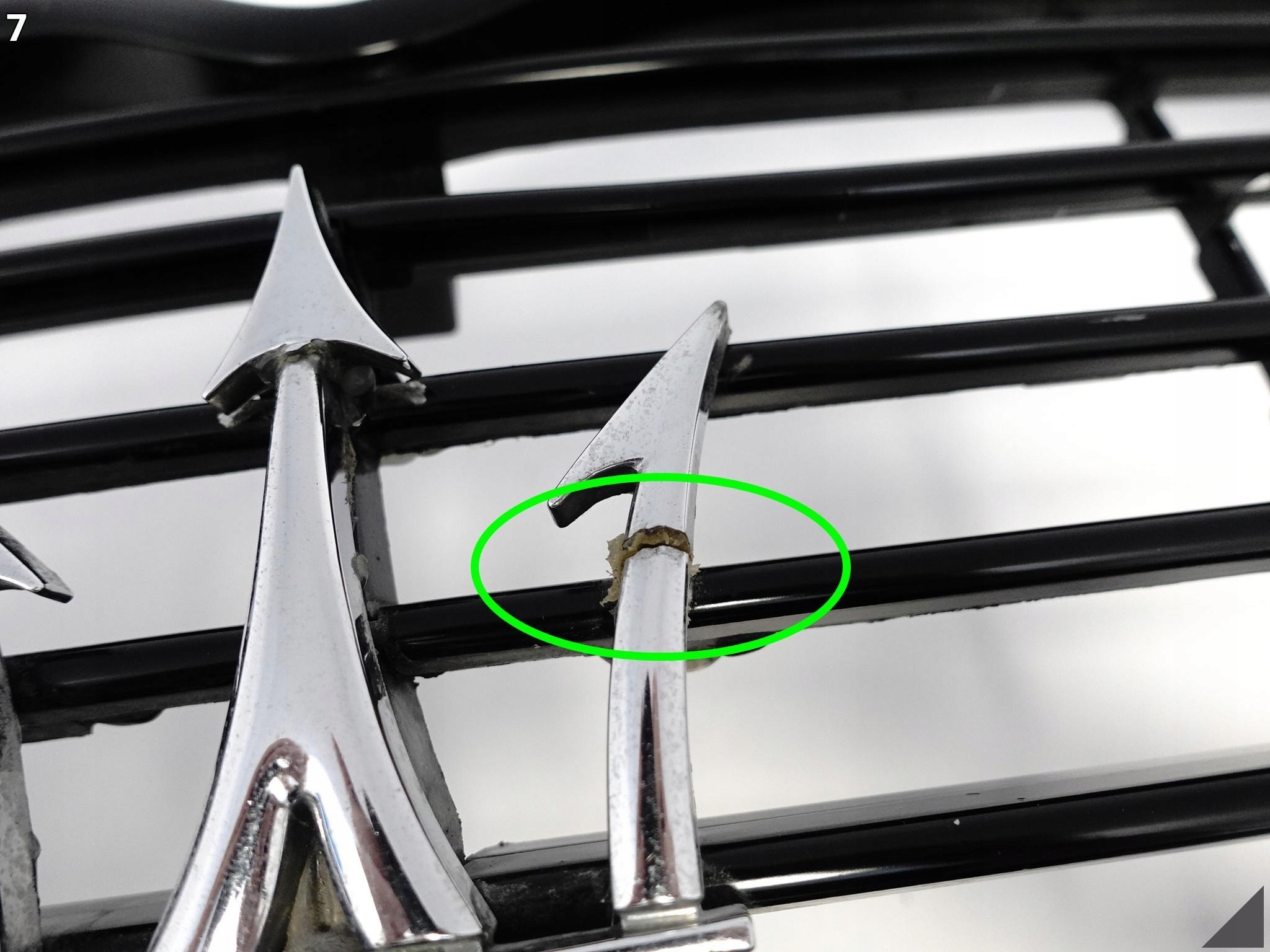 MASERATI QUATTROPORTE V 5 04-08 M139 (PRZED LIFTEM) GRILL ATRAPA PRZÓD Strona zabudowy przód