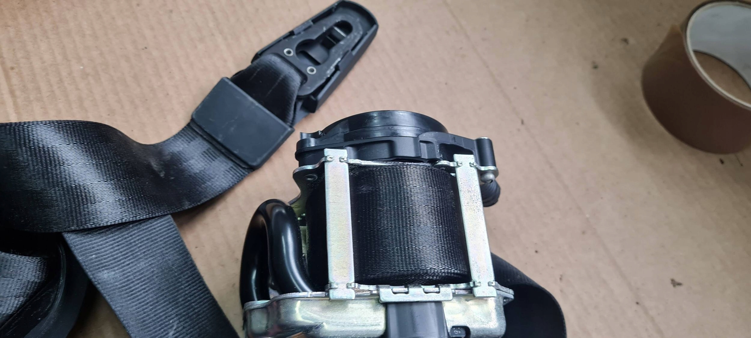 A4 B9 8W tension belt safety left front 8W0857705 V04 A5 8W