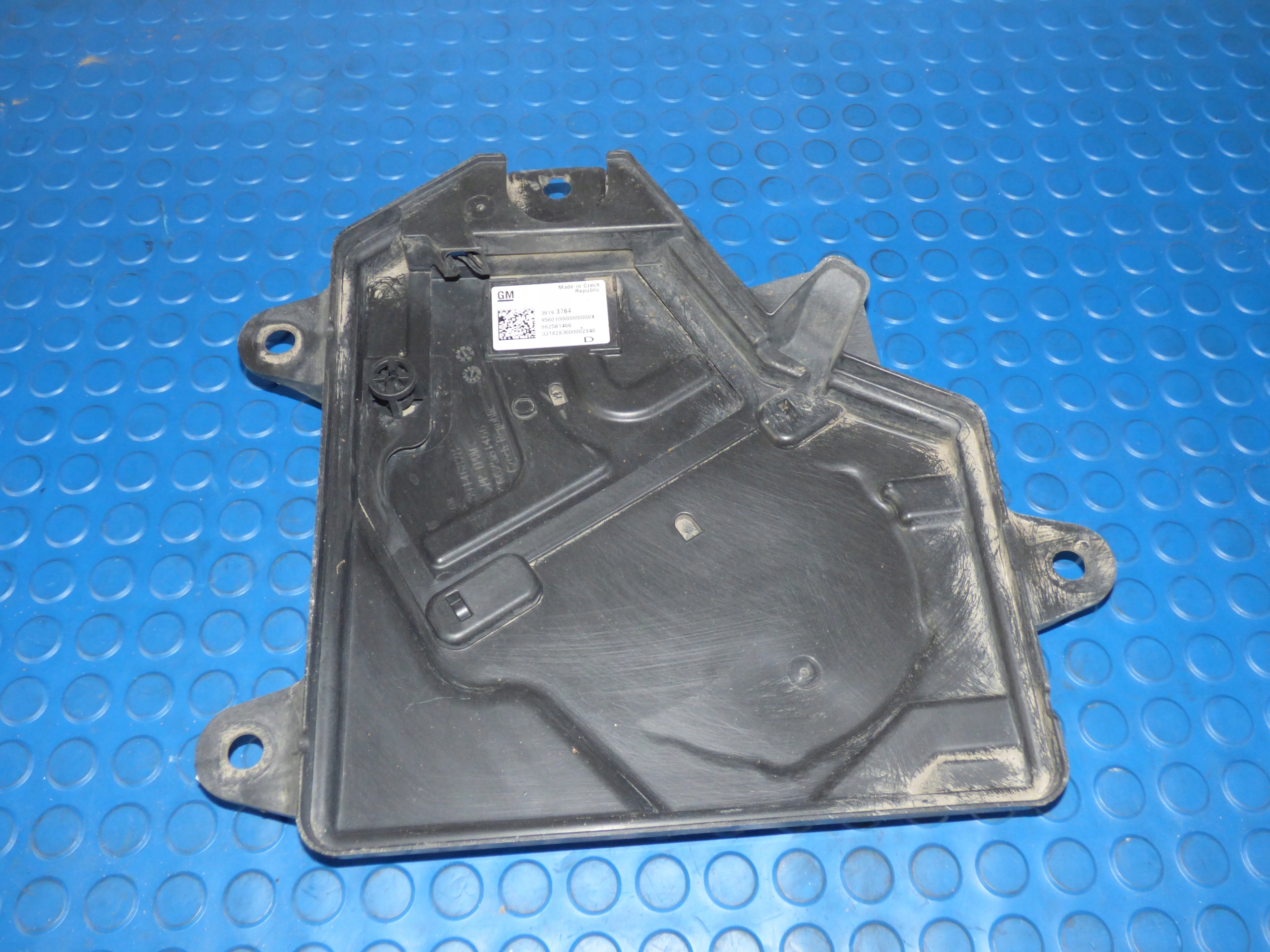Blende Abdeckung Behälter ADBLUE 39193764 ASTRA K V KOMBI