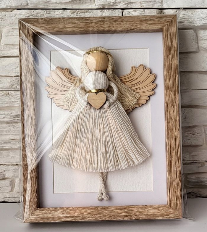 ANIOŁEK MAKRAMA W RAMCE NA CHRZEST, URODZINY, PAMIĄTKA CHRZTU PREZENT Szerokość produktu 17 cm